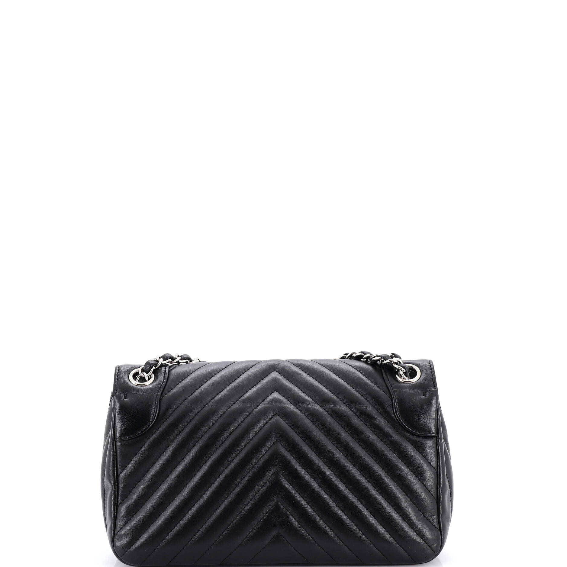 Round CC Chain Flap Bag Chevron Lambskin Medium