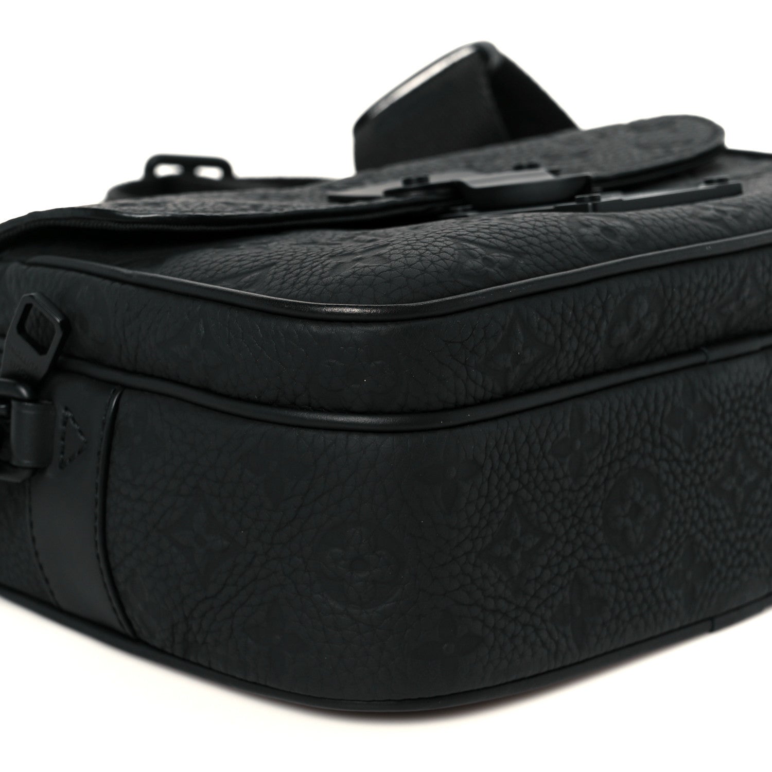 Taurillon Monogram S Lock Messenger Black
