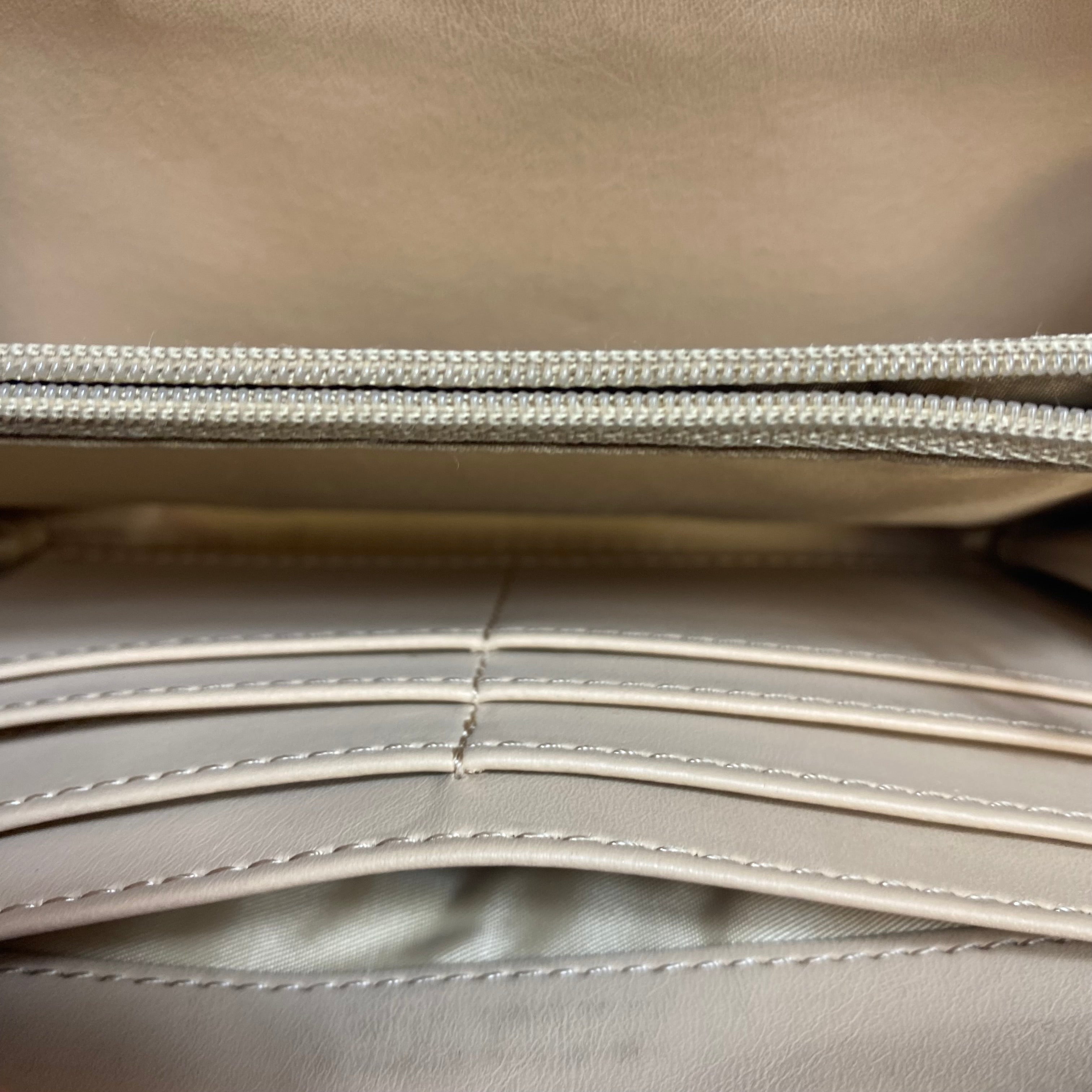 Wallet By Guess, Size: Large