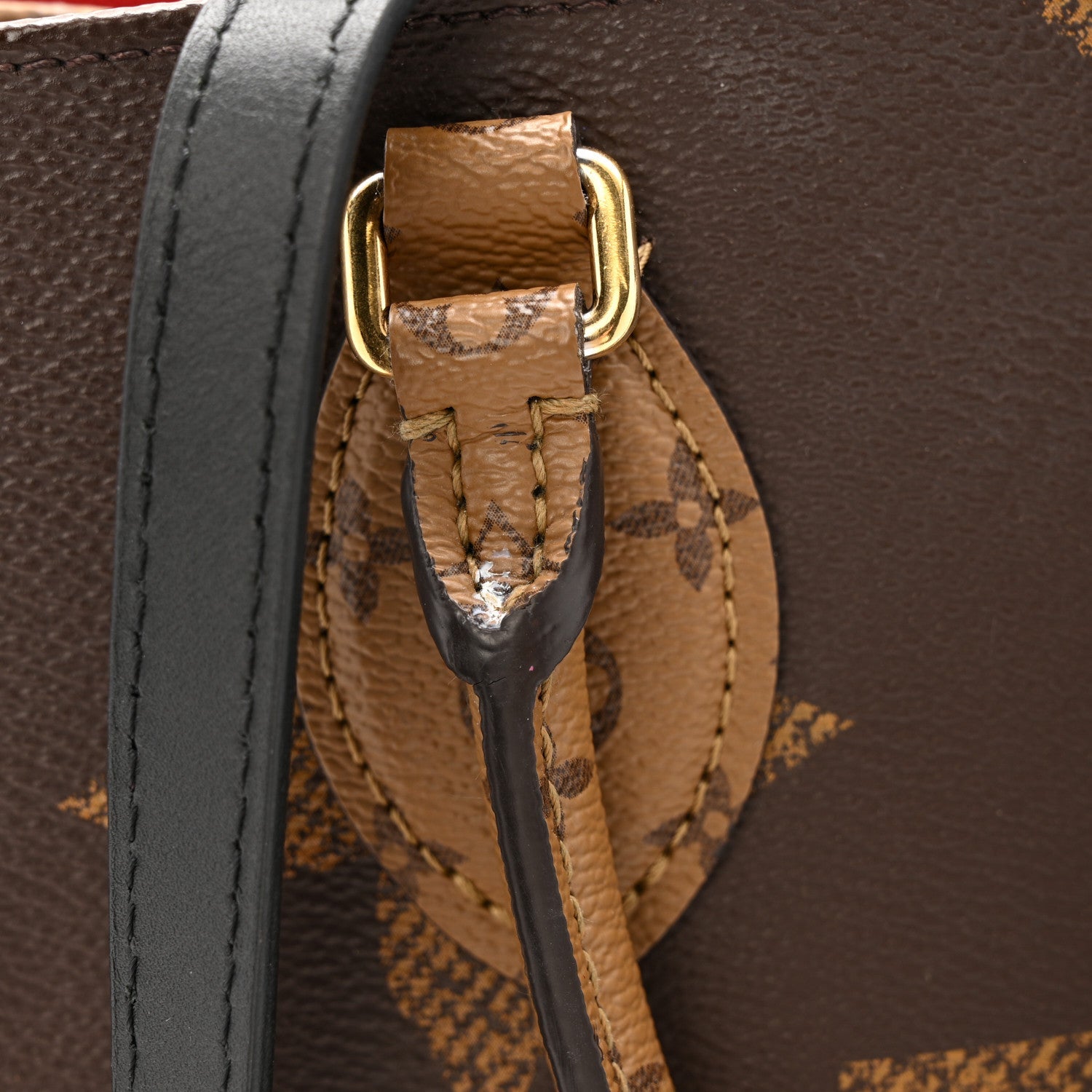 Reverse Monogram Giant Onthego MM