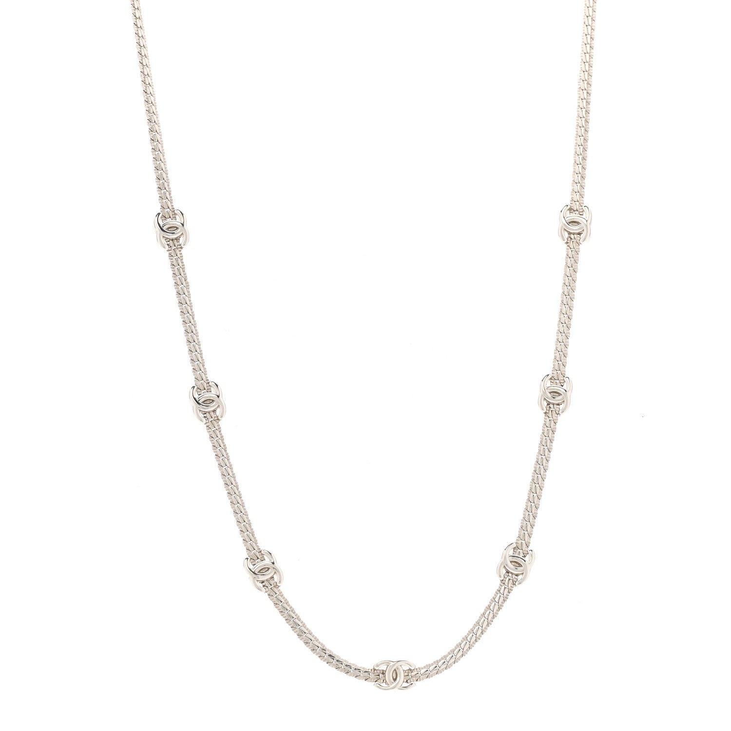 Metal CC Short Chain Necklace Silver