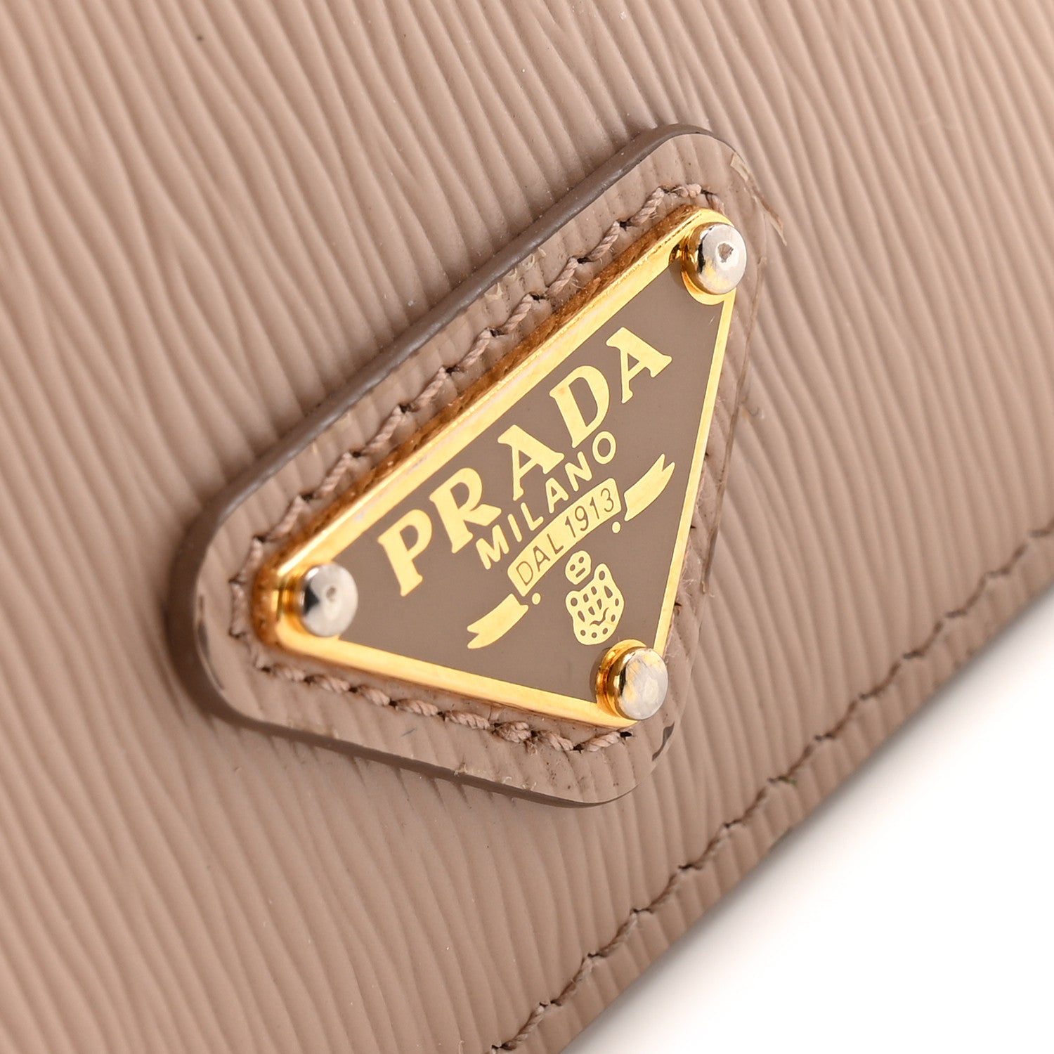 Vitello Move Triangle Card Case Cipria
