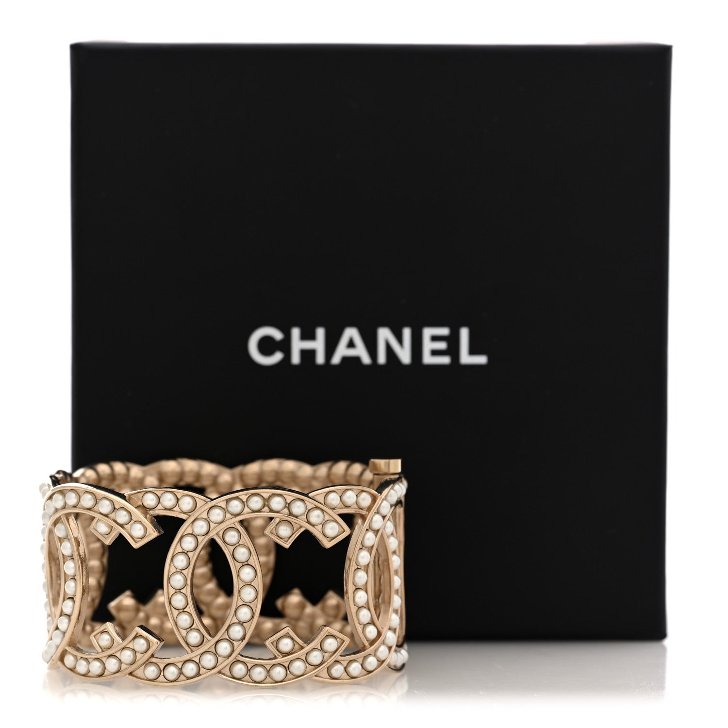Metal Pearl CC Cuff Bracelet Gold