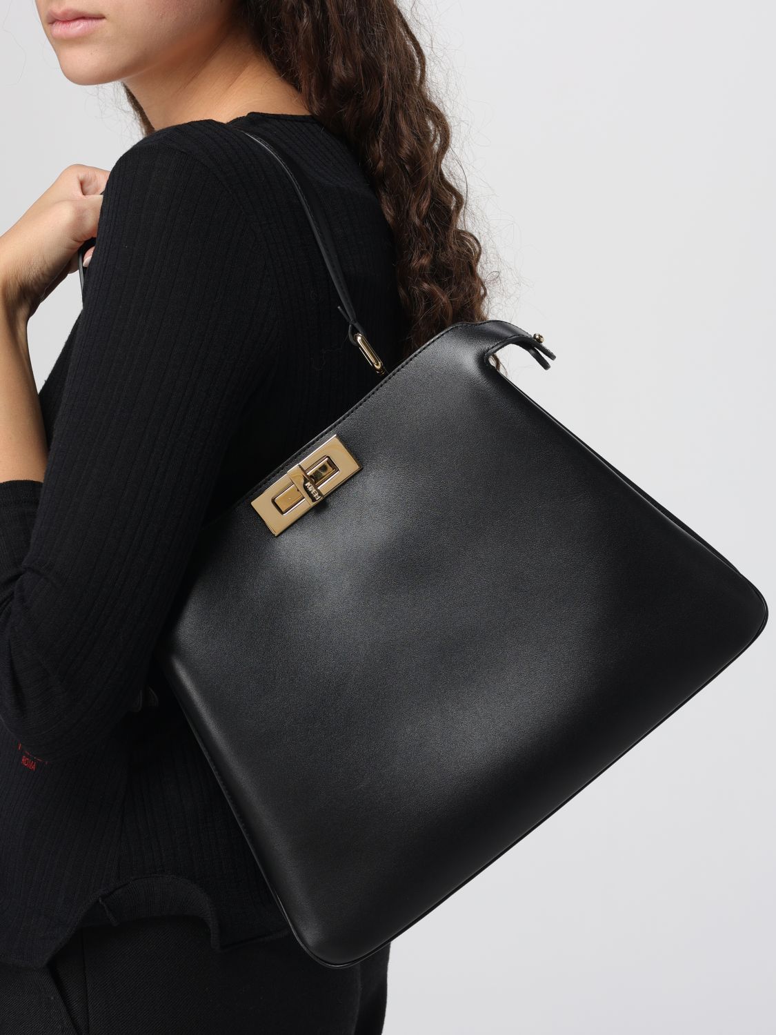 woman's shoulder bag