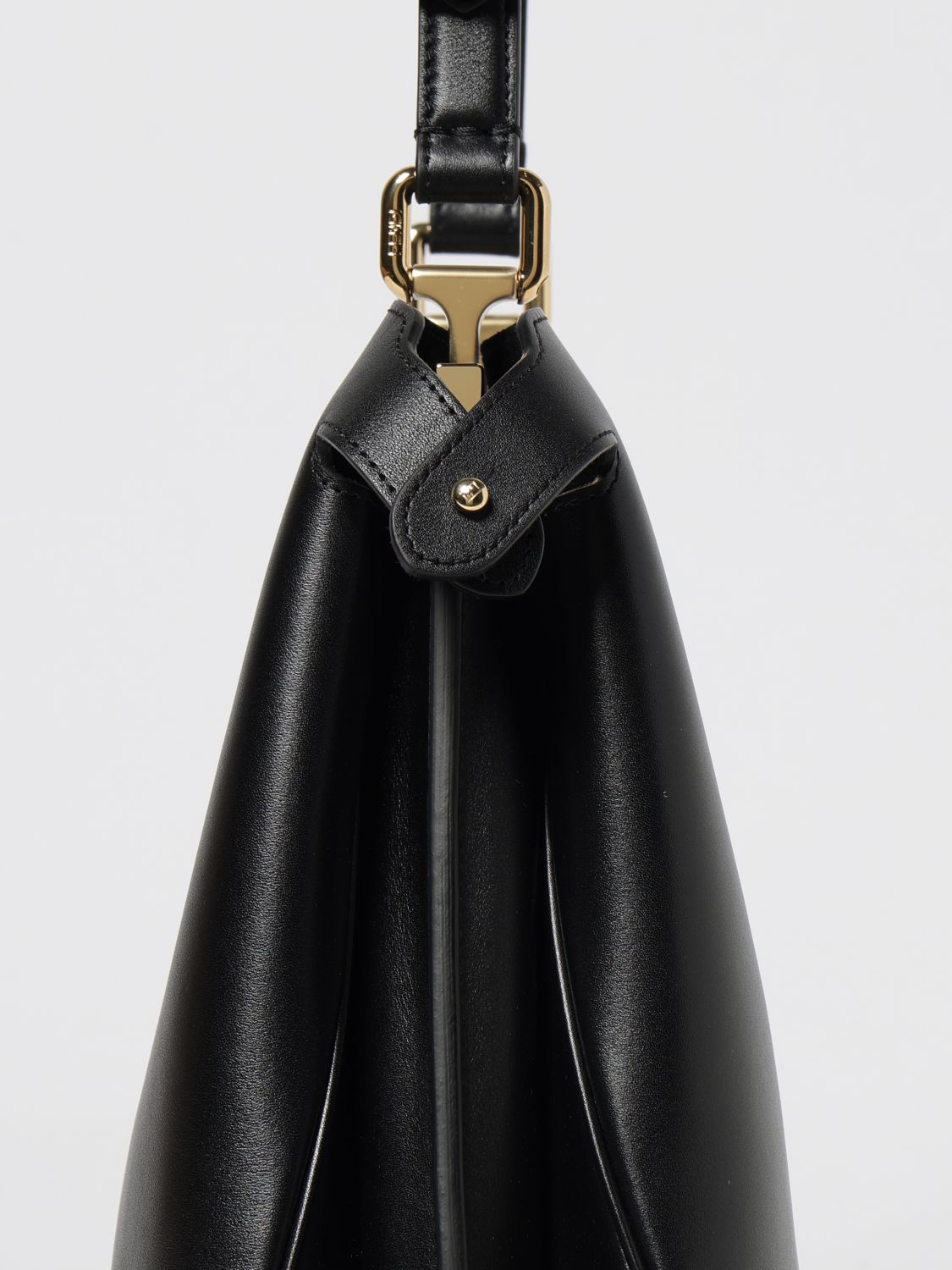 woman's shoulder bag
