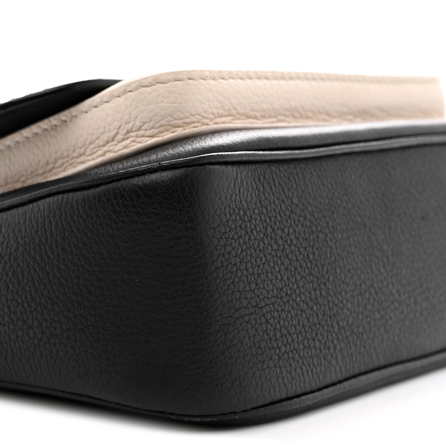 Grained Calfskin Lockme Tender Black