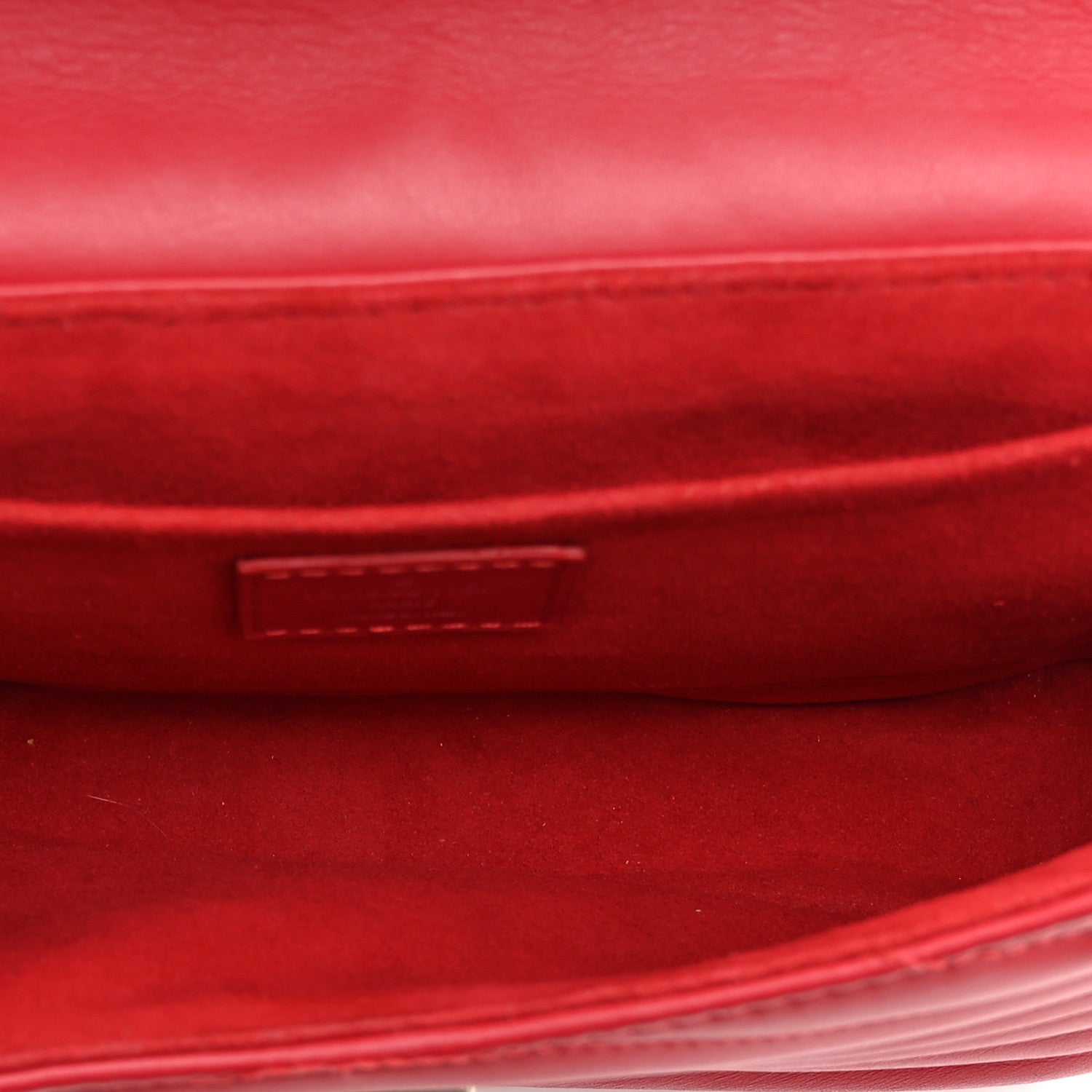 Calfskin New Wave Chain MM Ecarlate