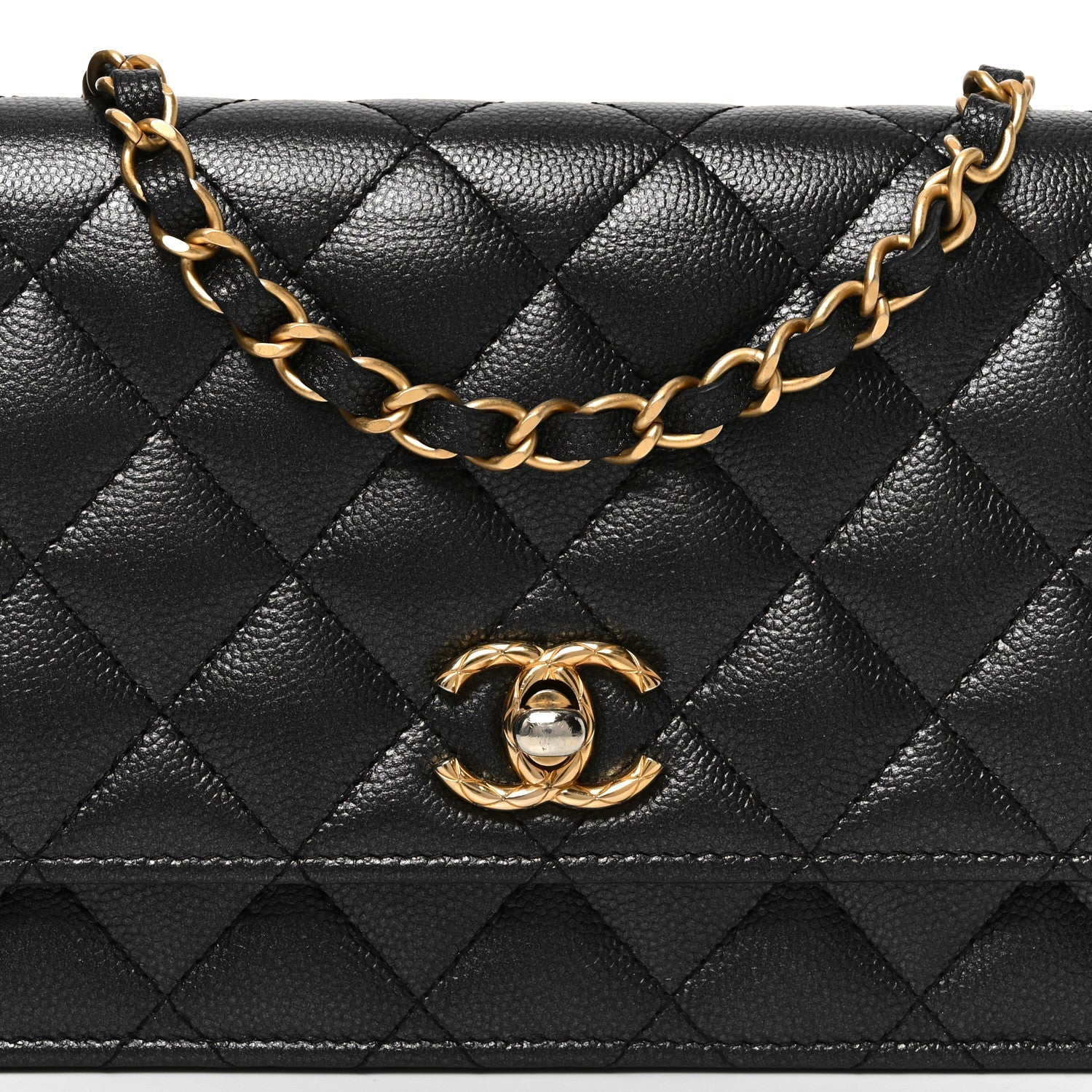Pearly Caviar Quilted Fit For You Wallet On Chain WOC Navy