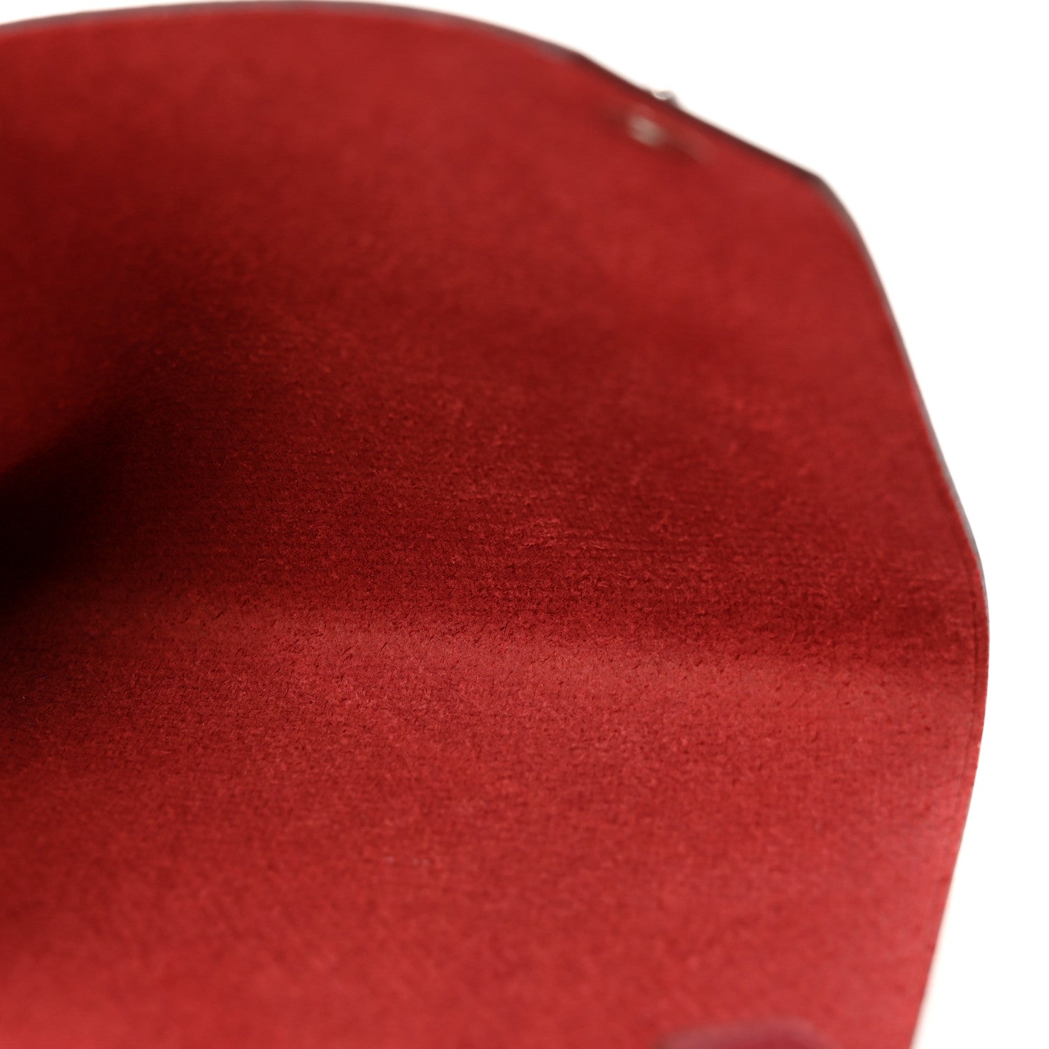 Epsom Tarmac Dot PM Passport Holder Rouge Grenat