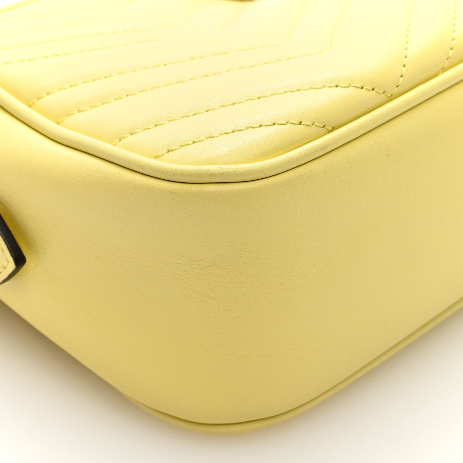 Calfskin Matelasse Small GG Marmont Chain Shoulder Bag Banana