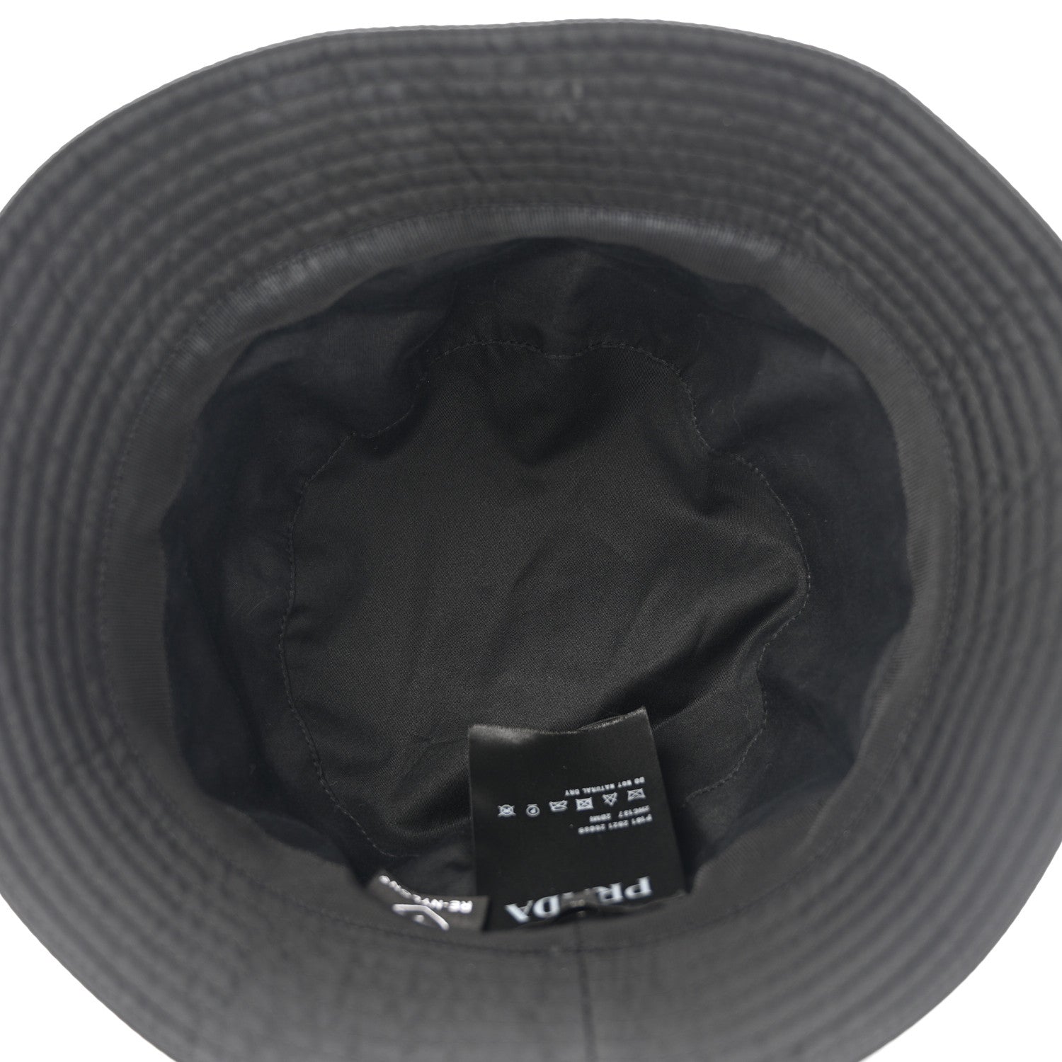 Re-Nylon Metal Triangle Logo Mens Bucket Hat L Black