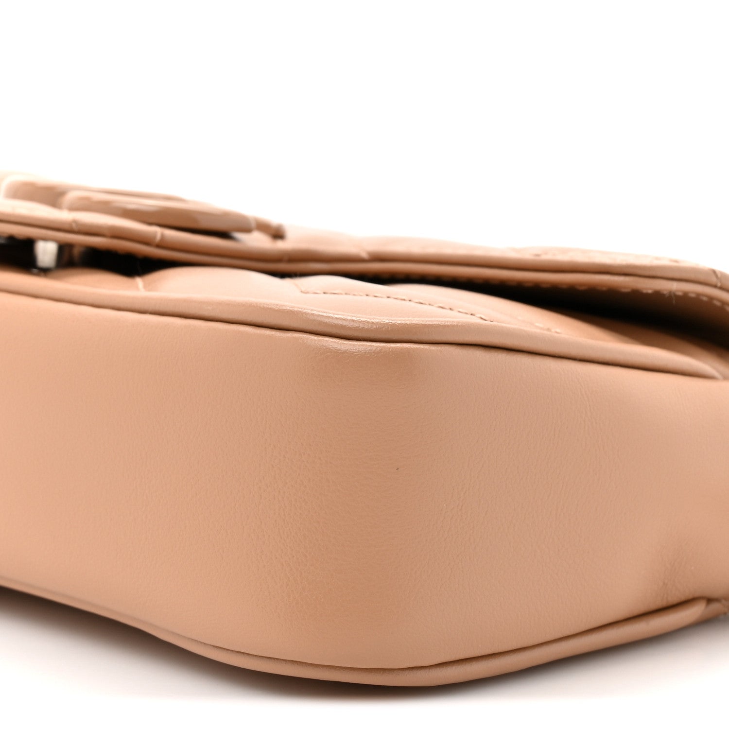 Calfskin Matelasse Monochrome Super Mini GG Marmont Shoulder Bag Camelia