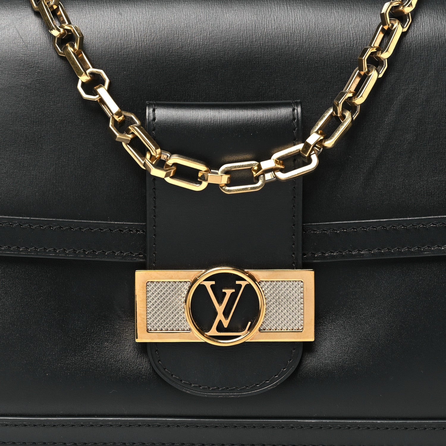 Smooth Calfskin Dauphine MM Black