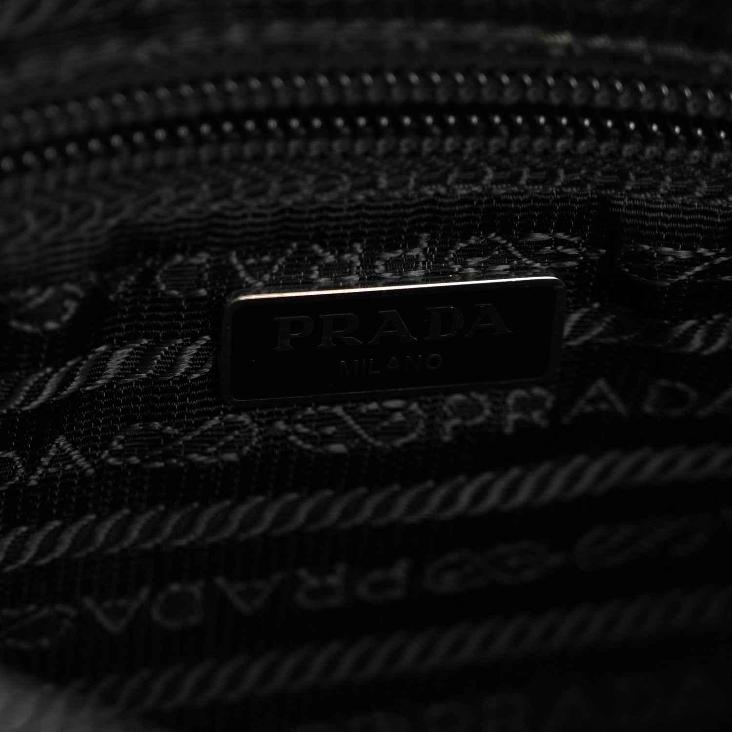 Re-Nylon Vela Pouch Black