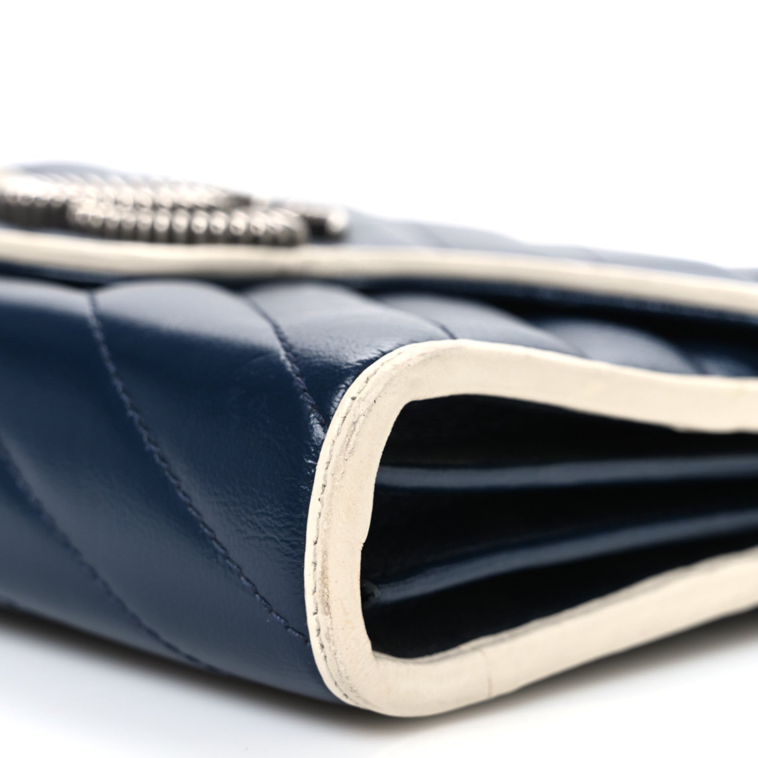 Vintage Effect Calfskin Matelasse Diagonal Torchon GG Marmont Chain Wallet Blue Agata Mystic White