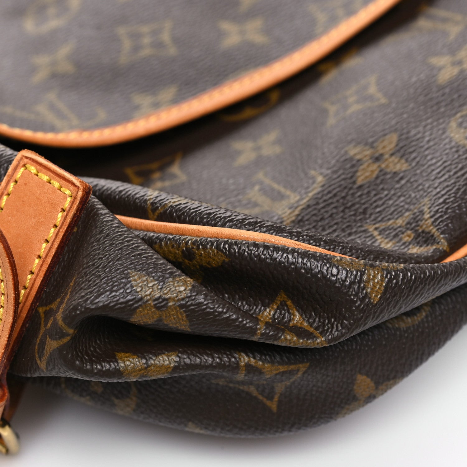 Monogram Saumur 35