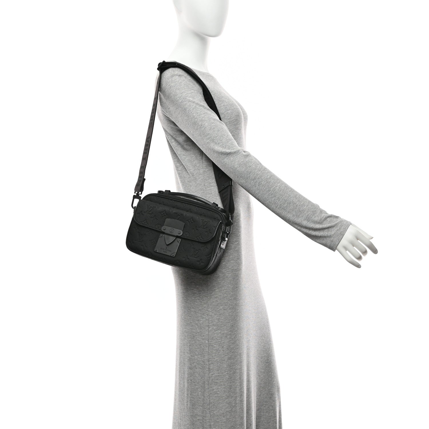 Taurillon Monogram S Lock Messenger Black