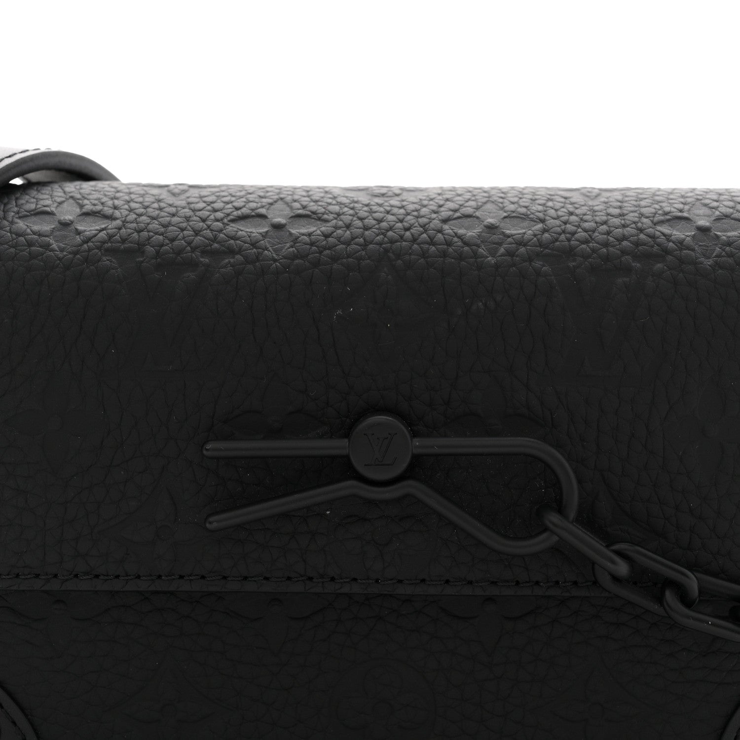 Taurillon Monogram Steamer Wearable Wallet Black