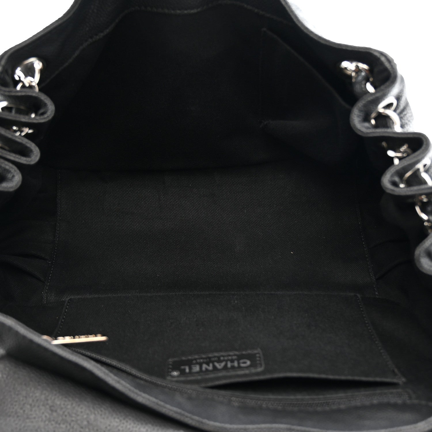Caviar Diagonal Ligne Flap Black