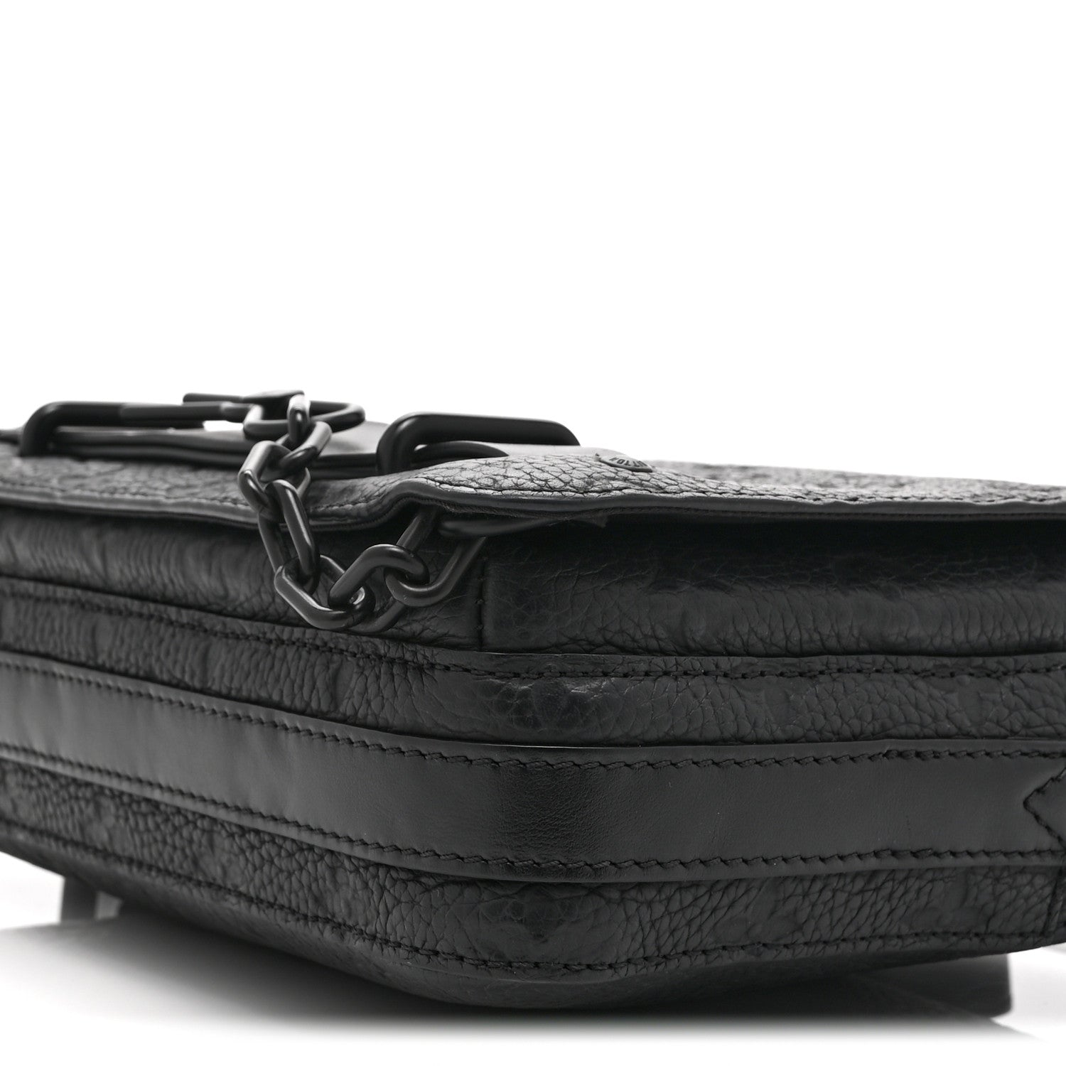 Taurillon Monogram Steamer Messenger Black