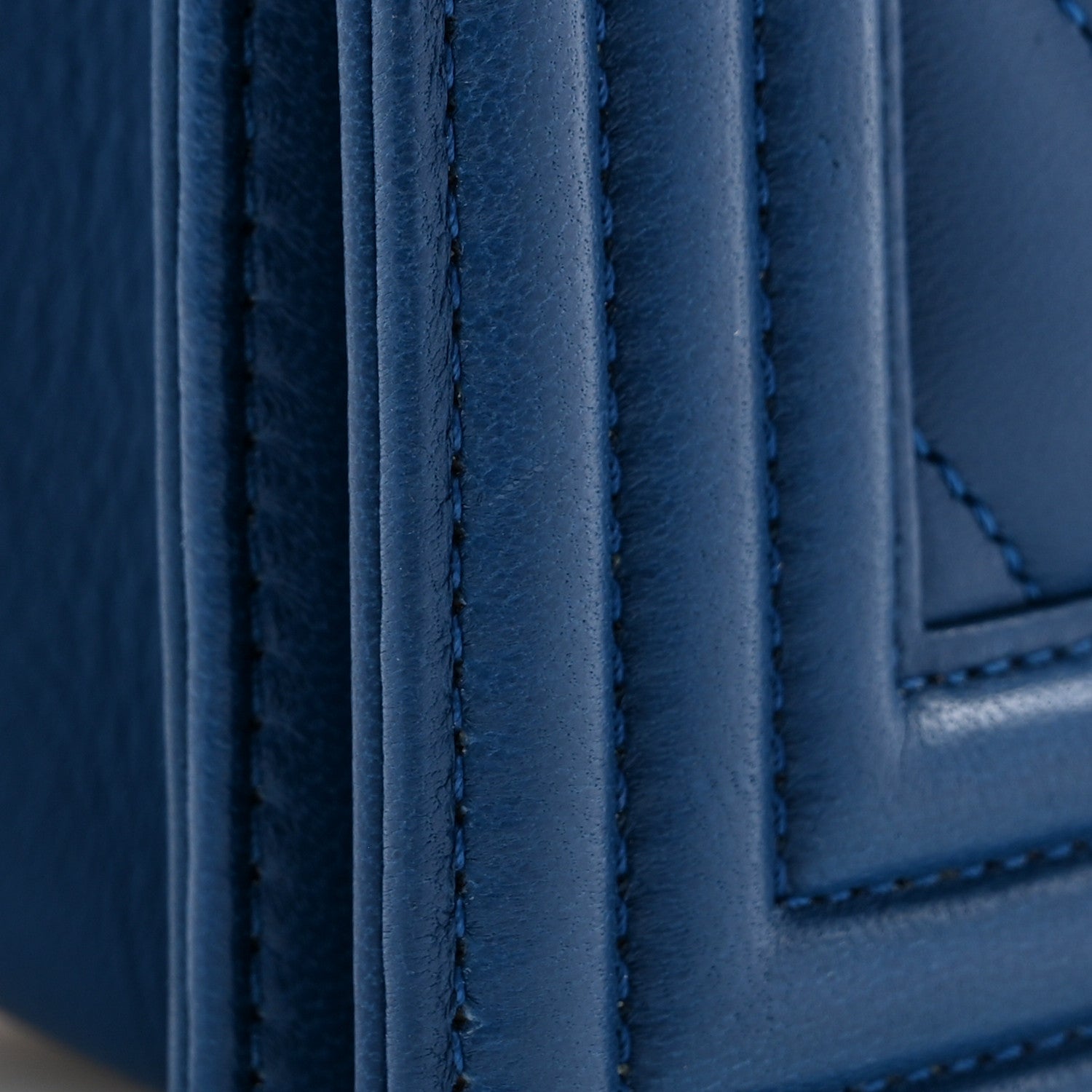Lambskin Chevron Quilted New Medium Boy Flap Blue