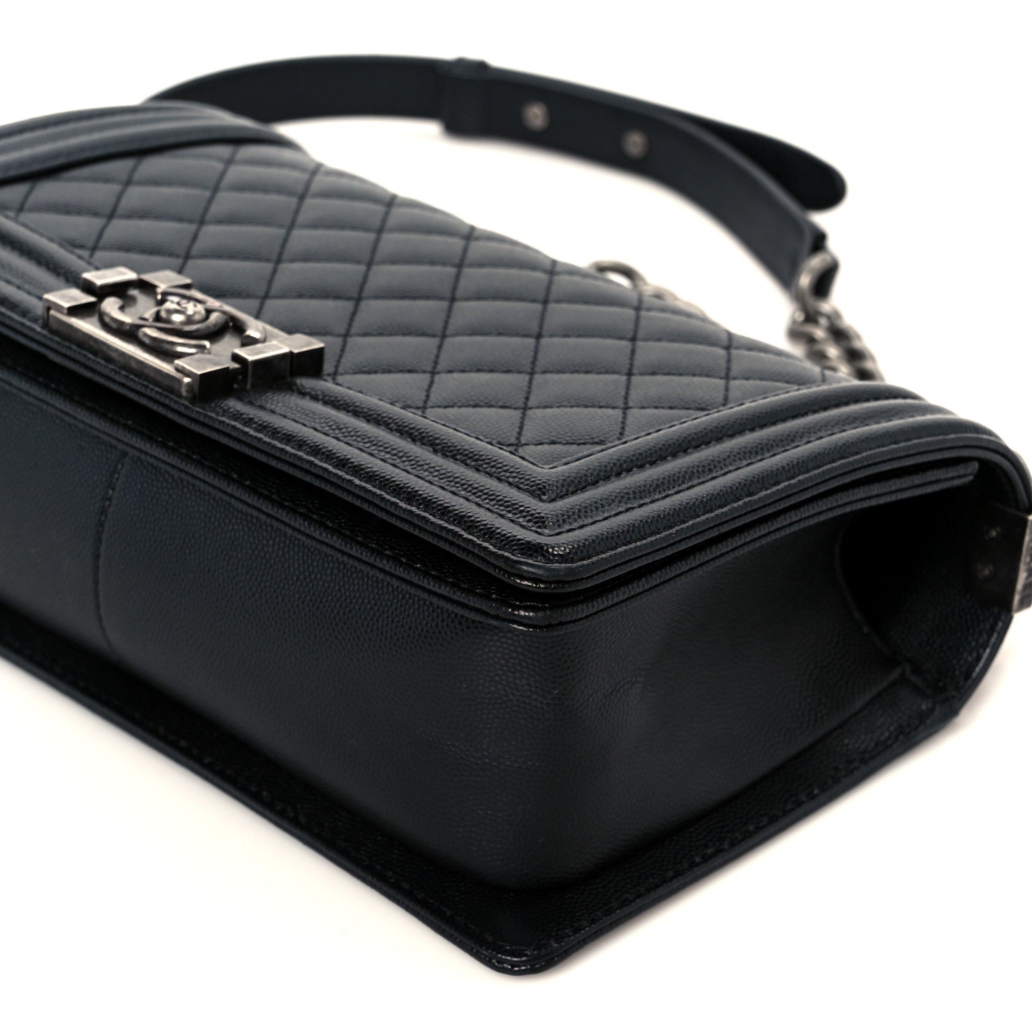 Caviar Quilted Medium Boy Flap Black
