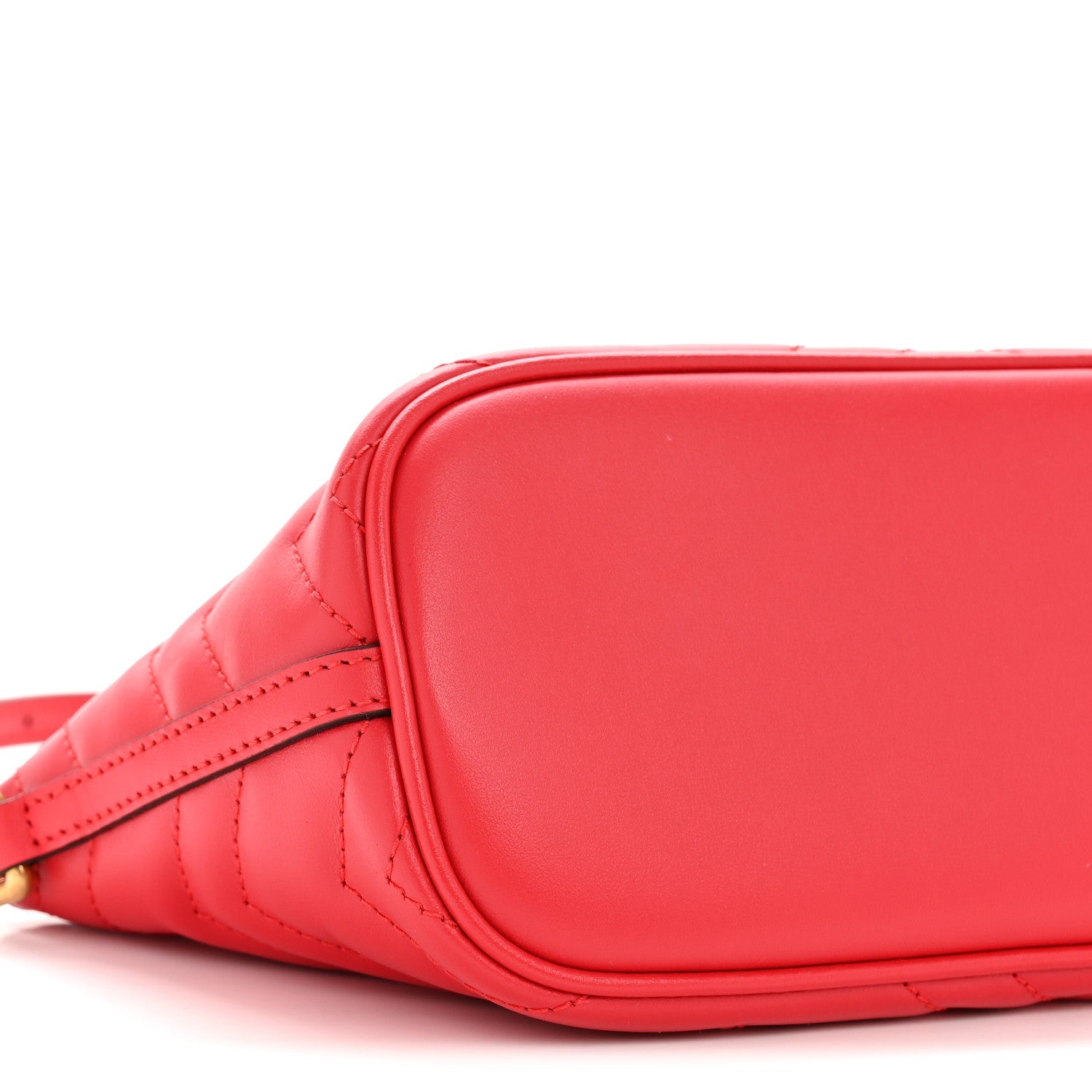Calfskin Matelasse Chevron GG Marmont Sling Shoulder Bag Rosso