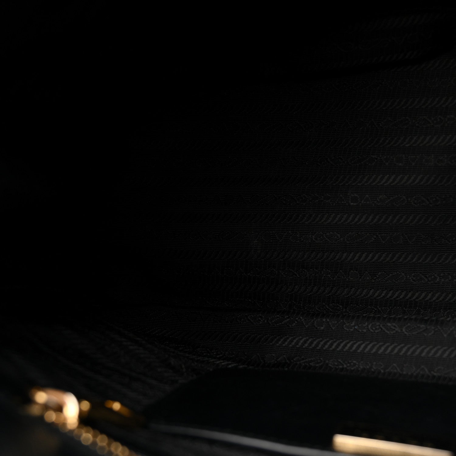 Saffiano Medium Galleria Double Zip Tote Black