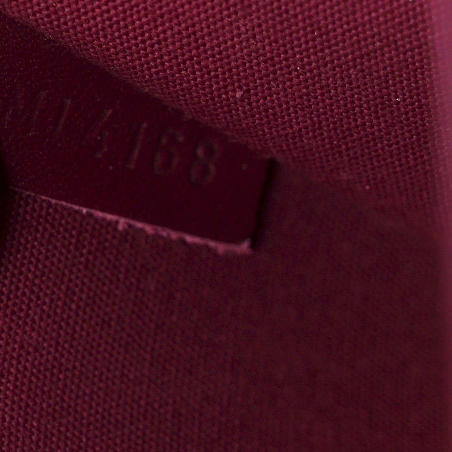 Vernis Felicie Chain Wallet Magenta