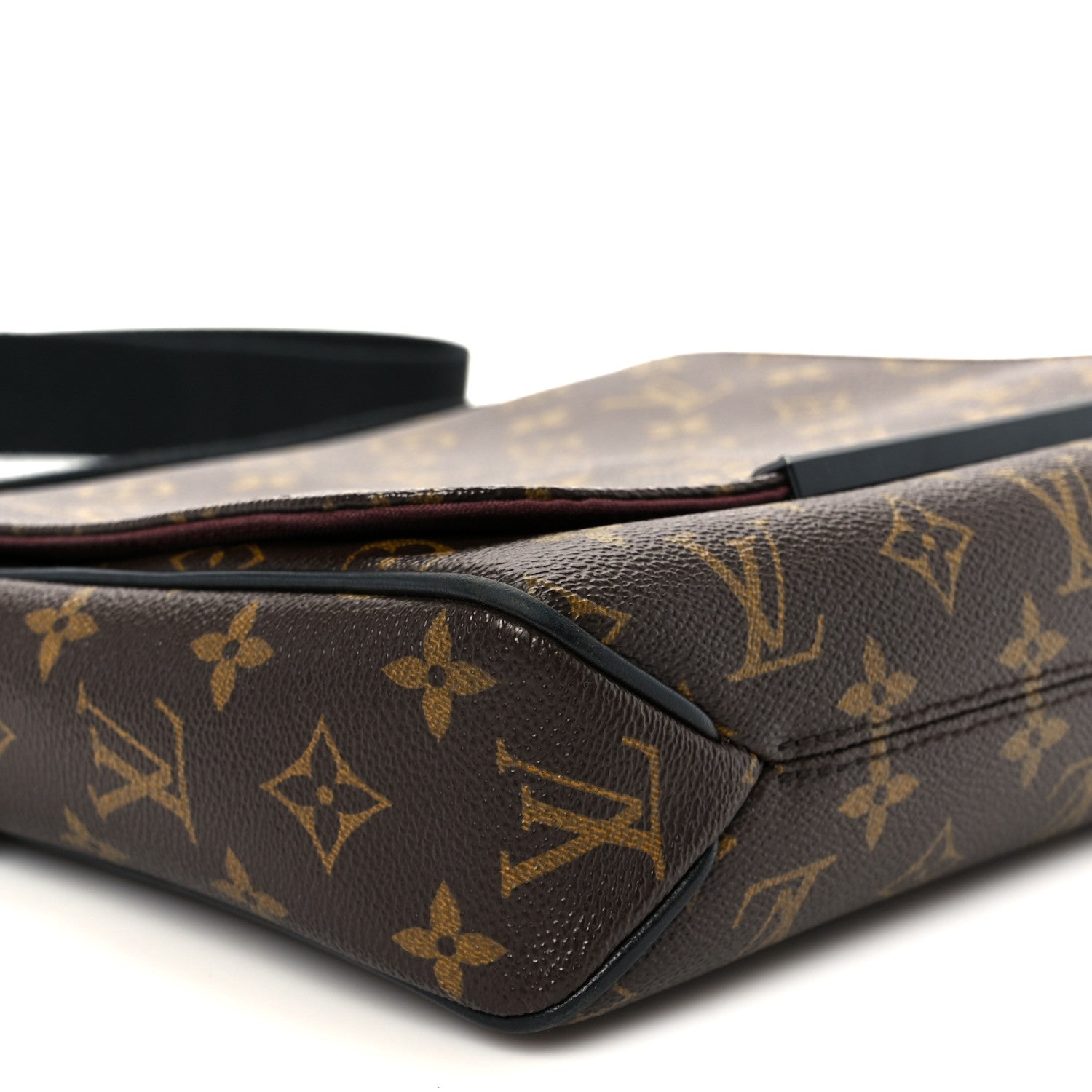 Monogram Macassar District PM