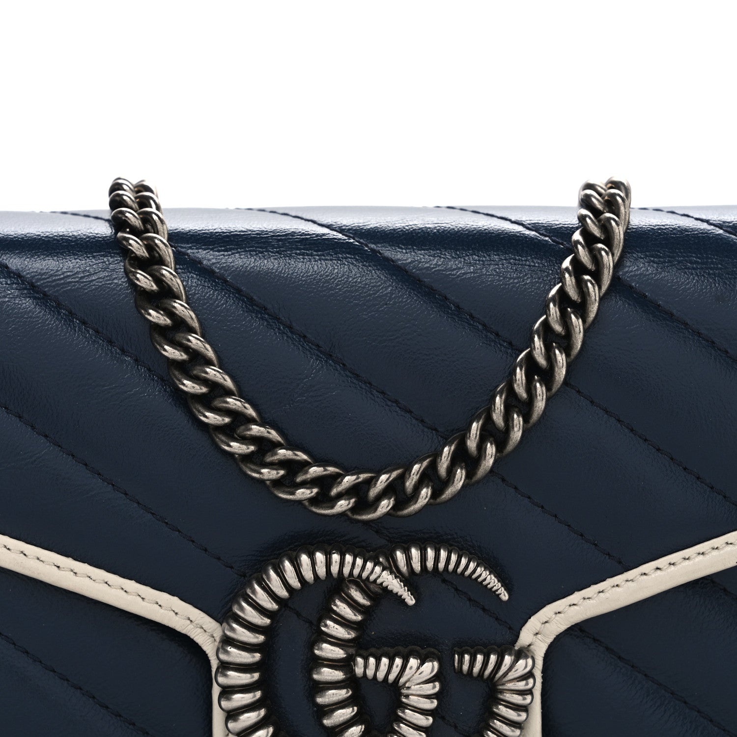Vintage Effect Calfskin Matelasse Diagonal Torchon GG Marmont Chain Wallet Blue Agata Mystic White