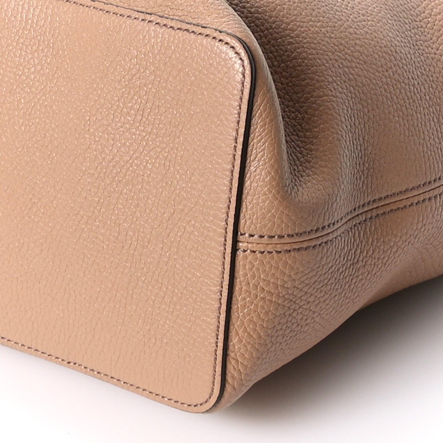 Pebbled Calfskin Large Soho Hobo Camelia