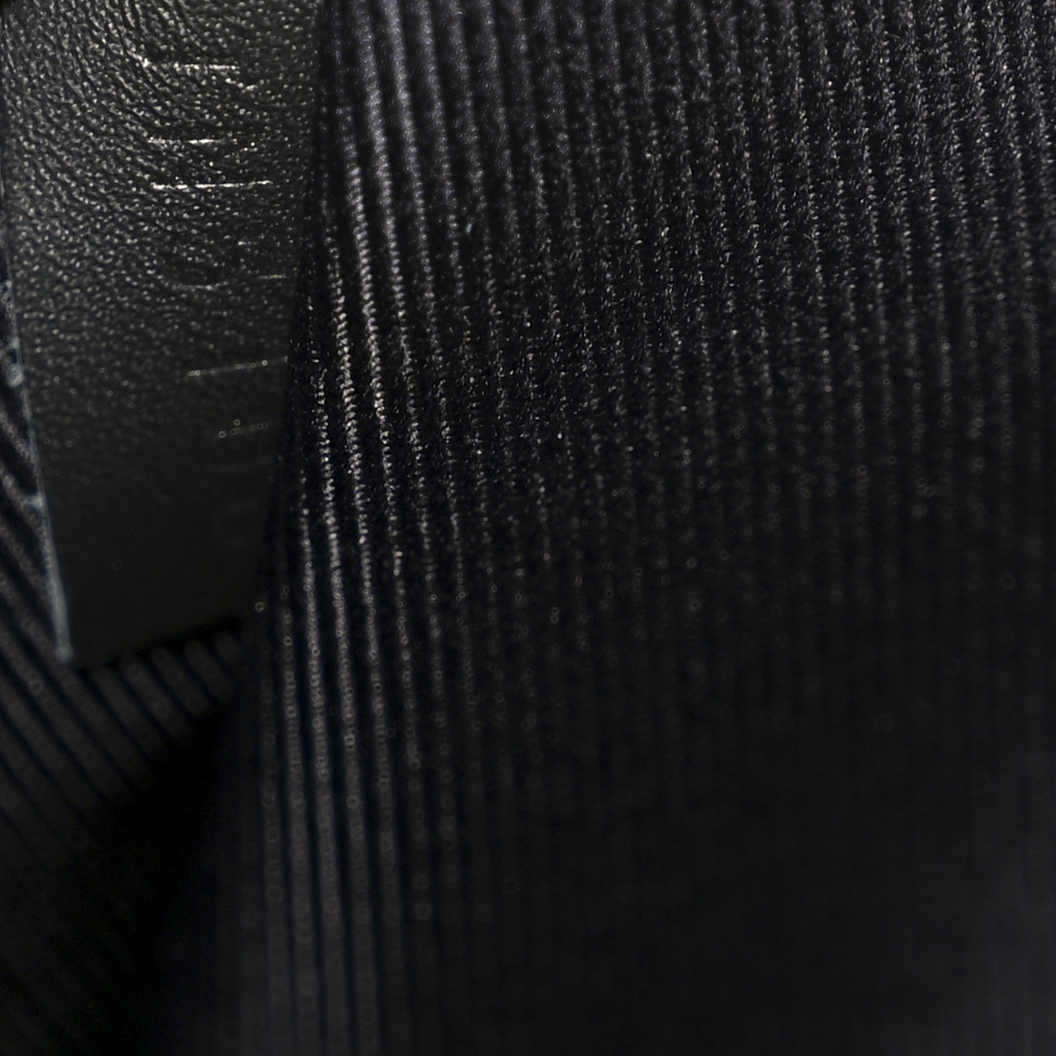 Damier Infini Discovery Pochette GM Onyx