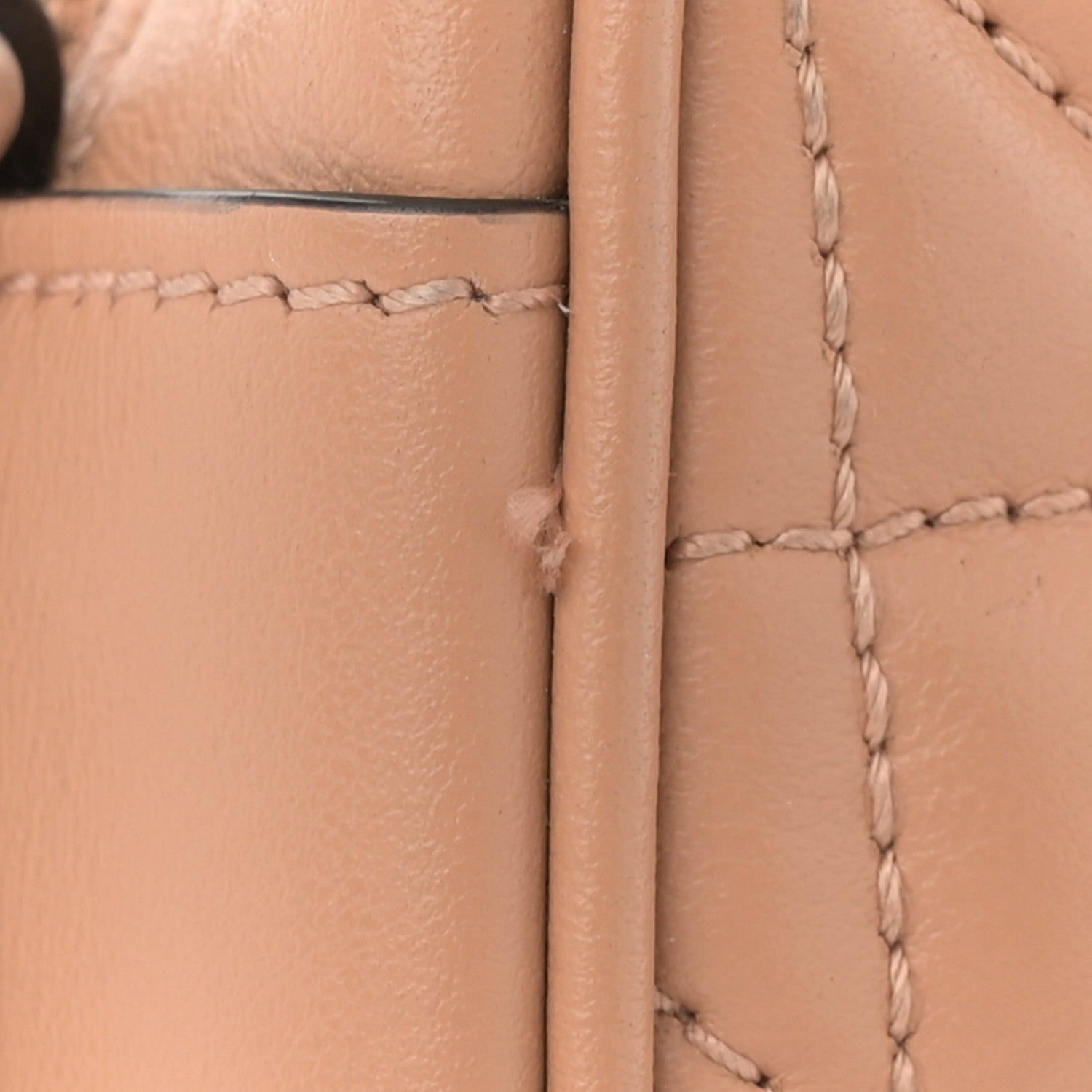 Calfskin Matelasse Aria Small GG Marmont Chain Shoulder Bag Camelia