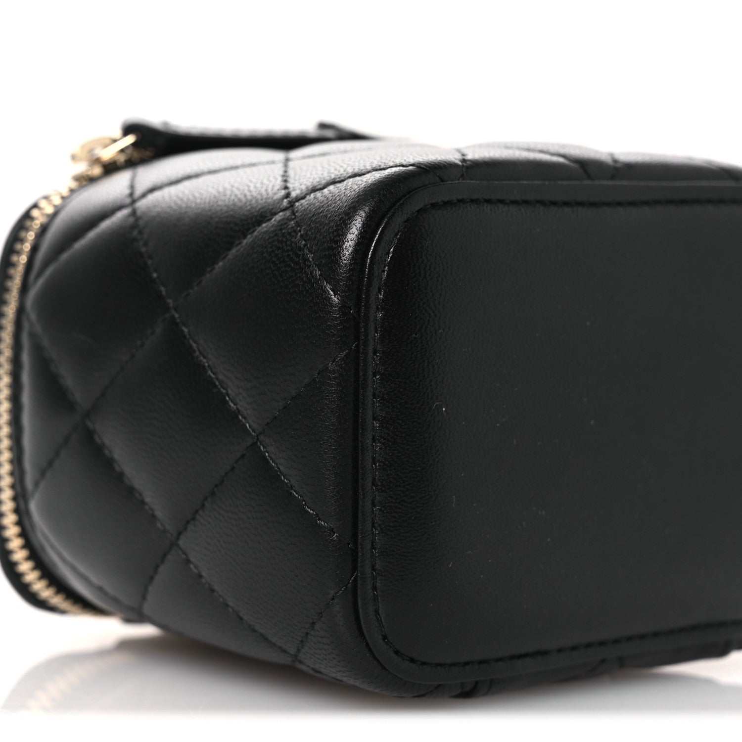 Lambskin Quilted Mini Pearl Crush Vanity Case With Chain Black