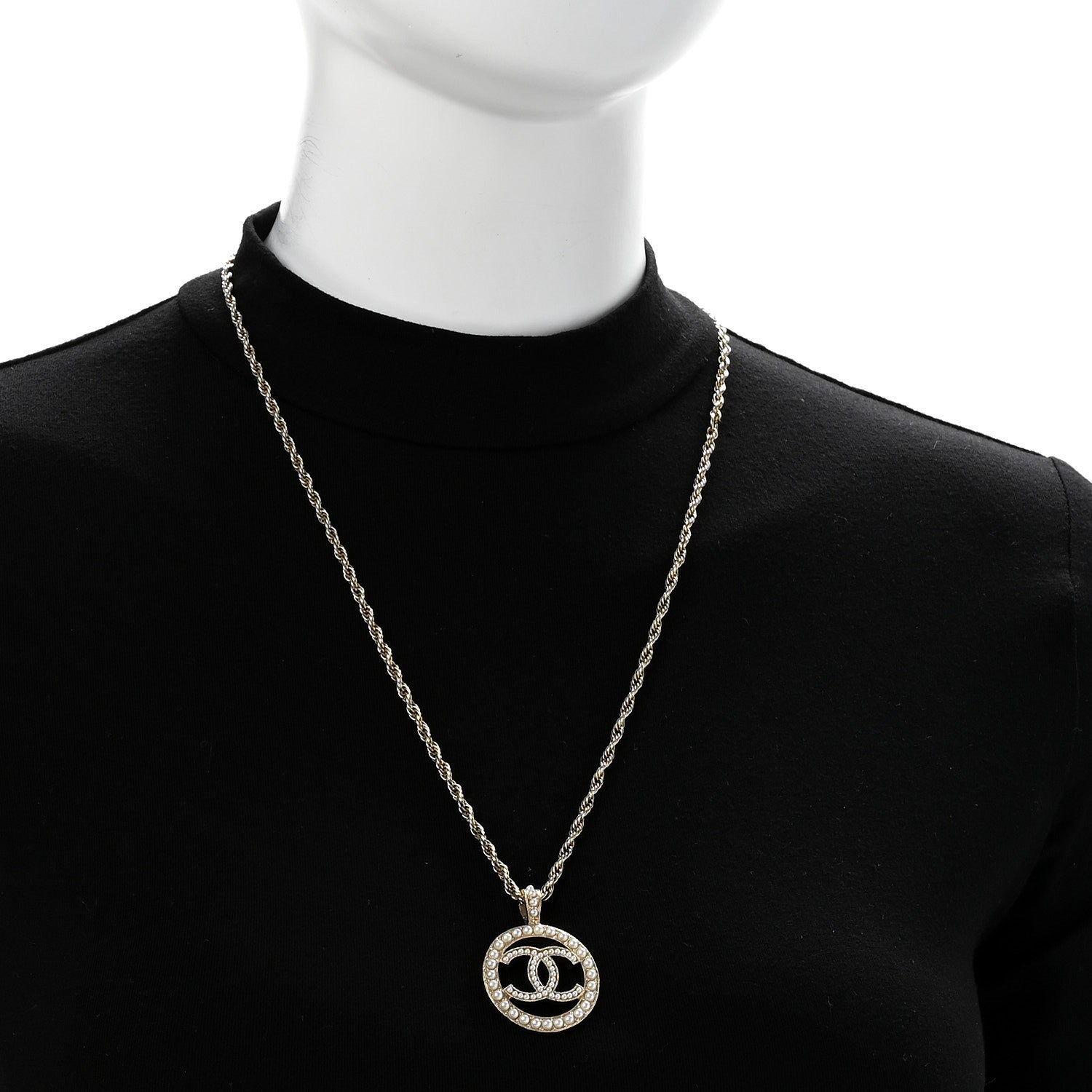Pearl CC Round Pendant Necklace Gold