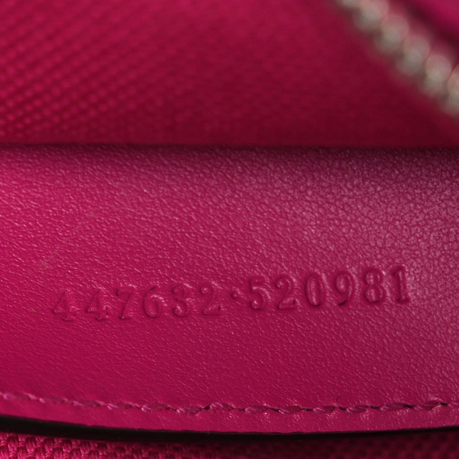 Calfskin Matelasse Monochrome Small GG Marmont Chain Shoulder Bag Classic Fuxia