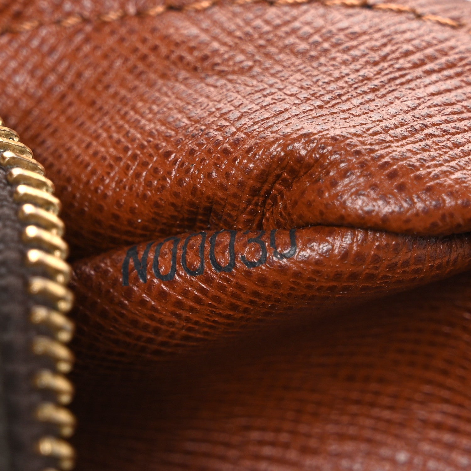Monogram Nil 28