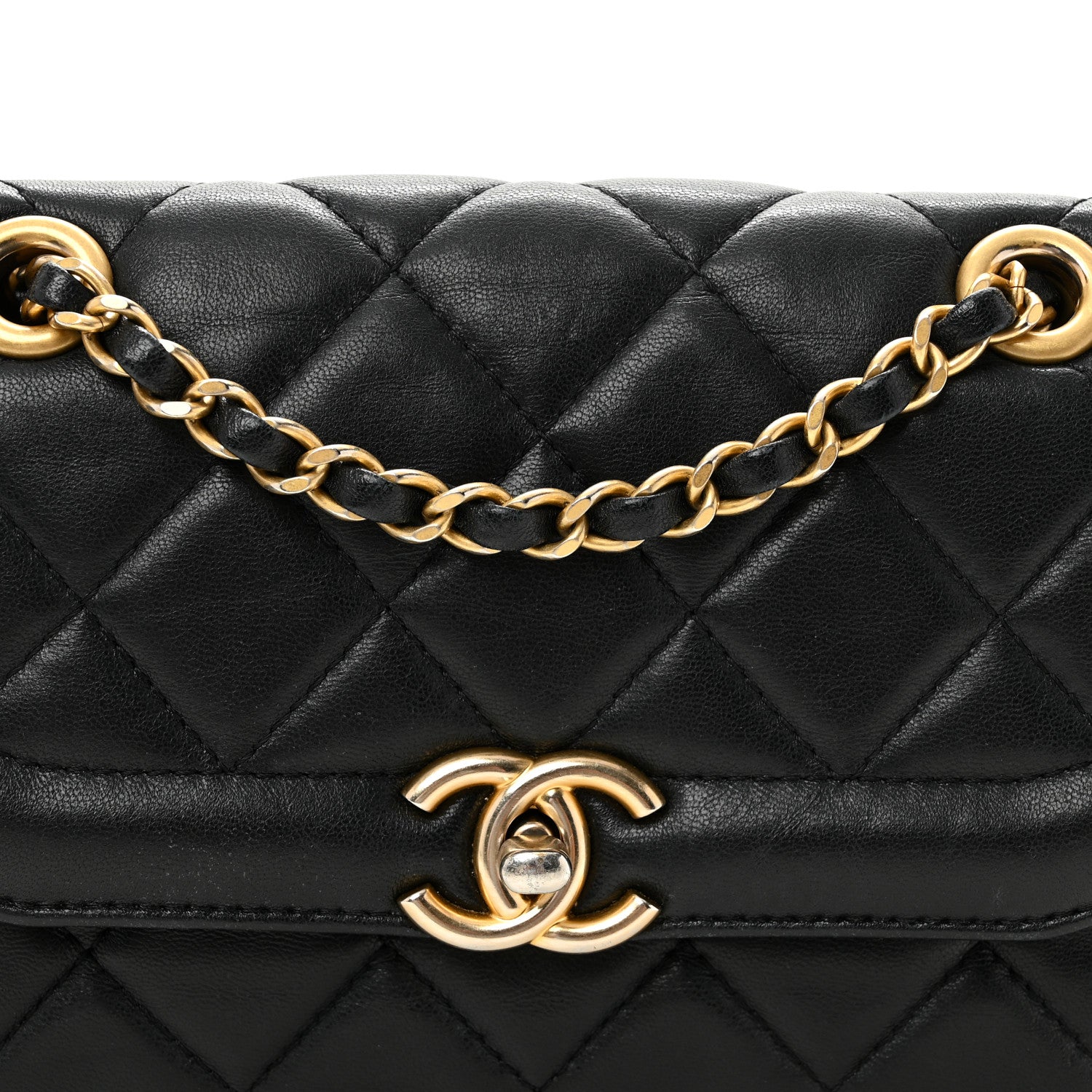 Shiny Lambskin Quilted Small Single Flap Black
