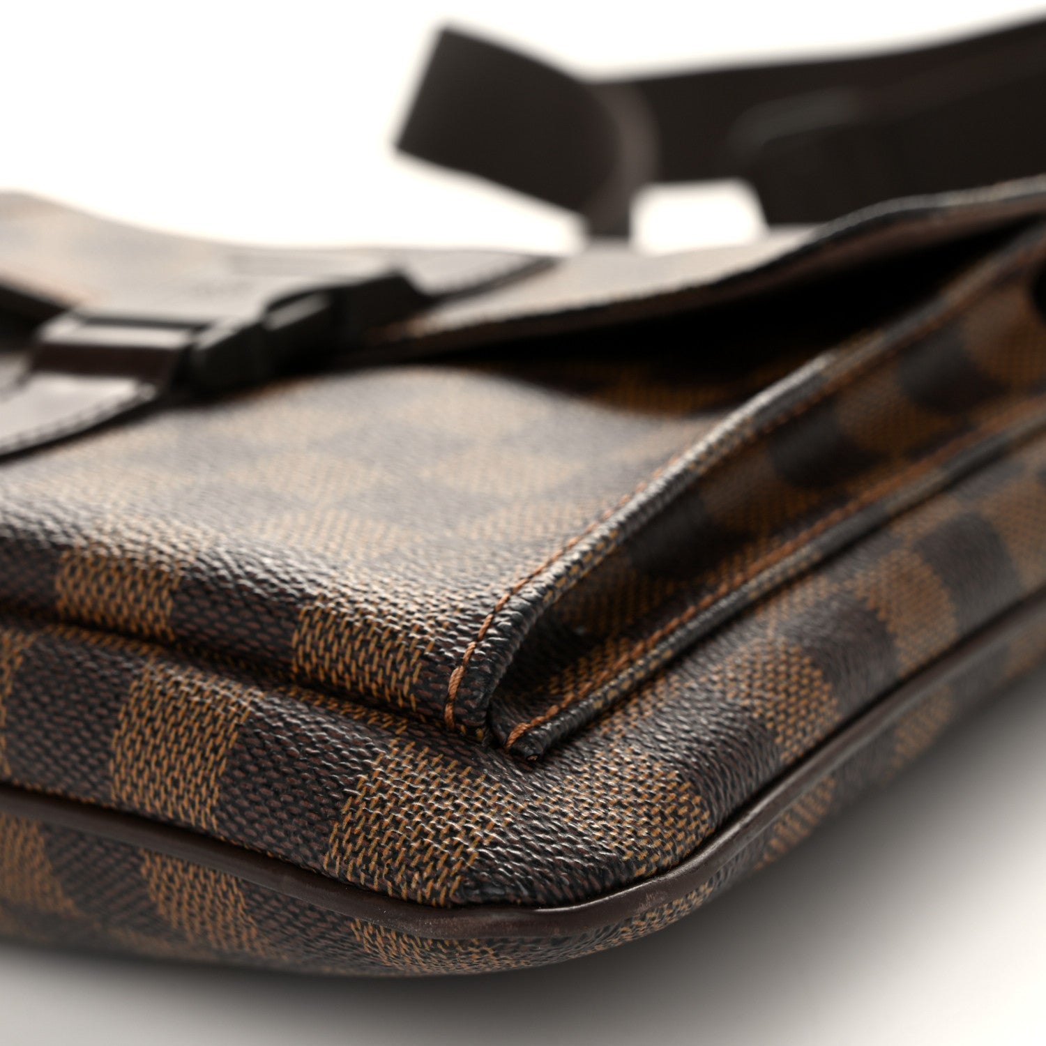 Damier Ebene Pochette Melville