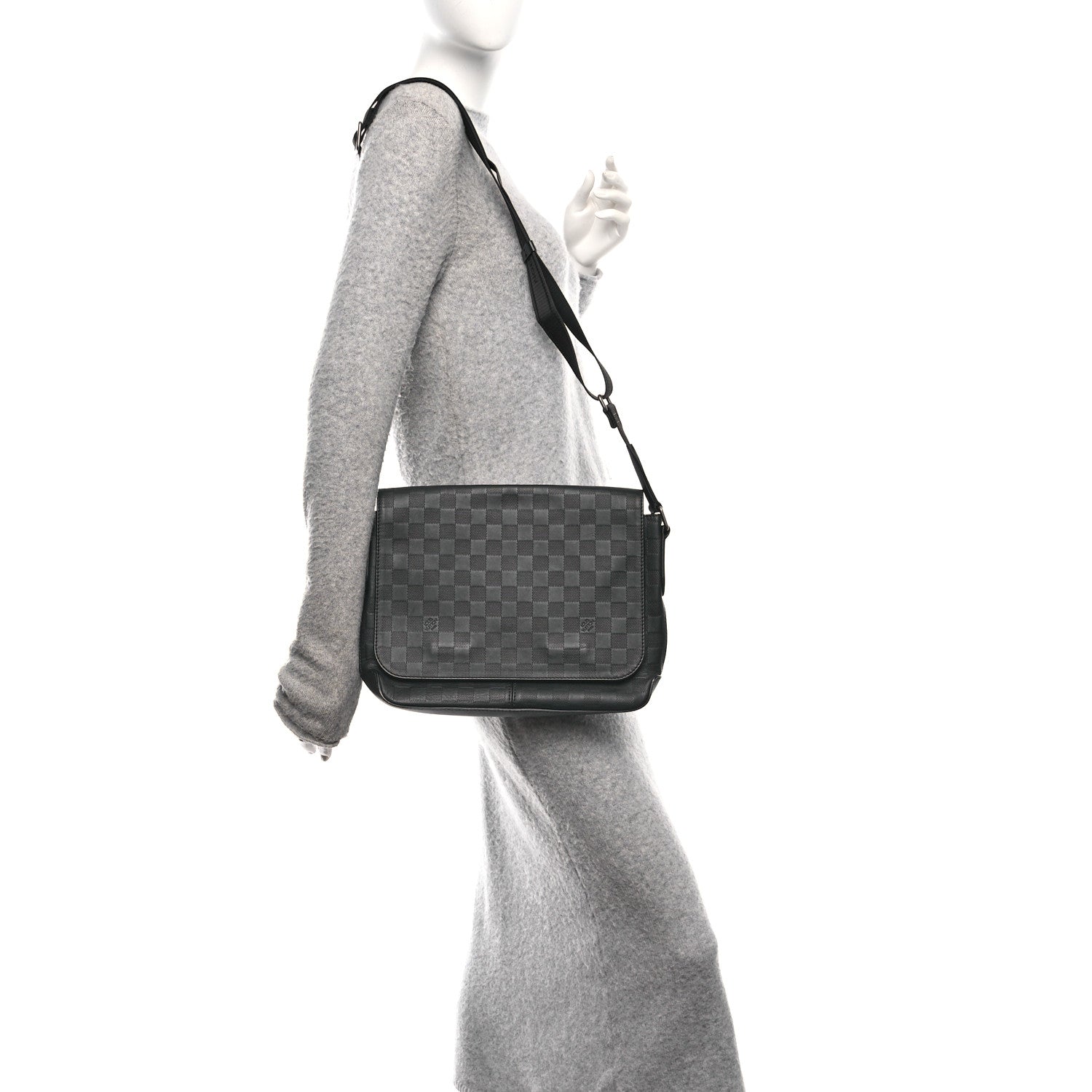 Damier Infini District Messenger Onyx