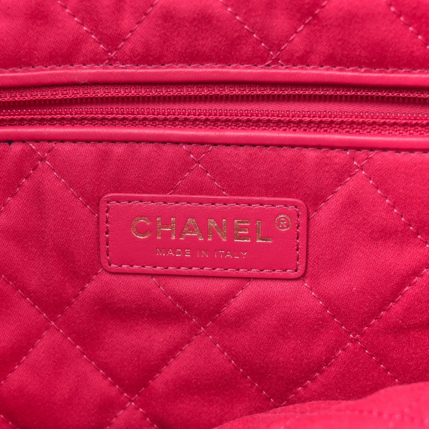Shiny Calfskin Quilted Small Chanel 22 Fuchsia