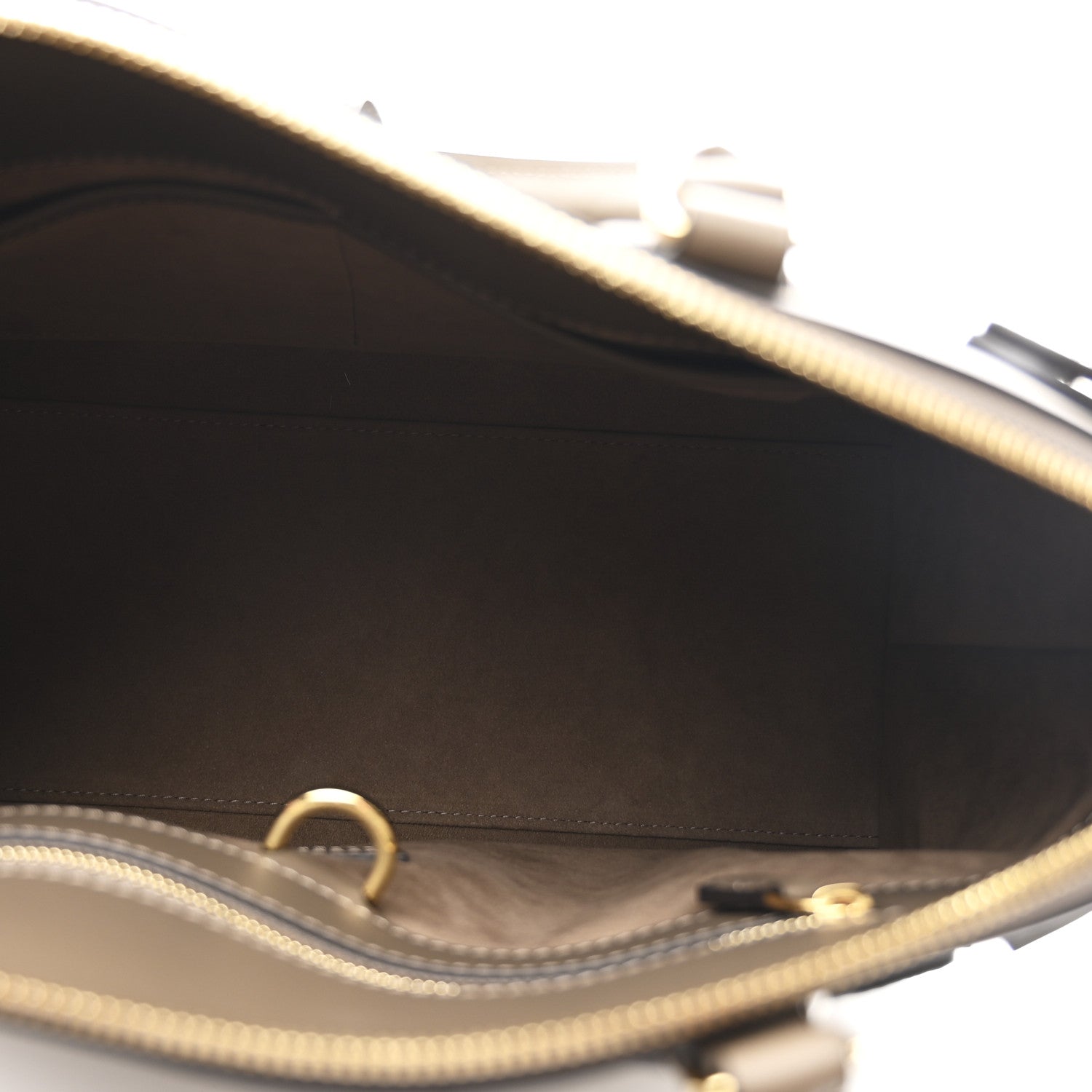 Taurillon Calfskin Vendome MM Earth