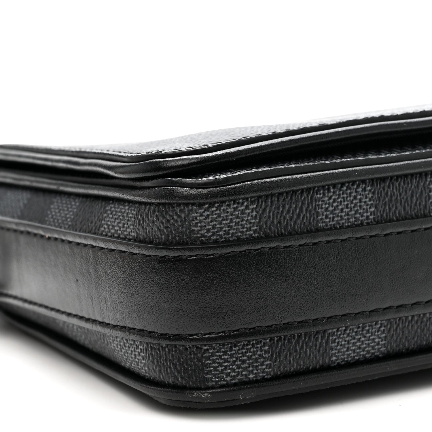 Damier Graphite 3D Studio Messenger