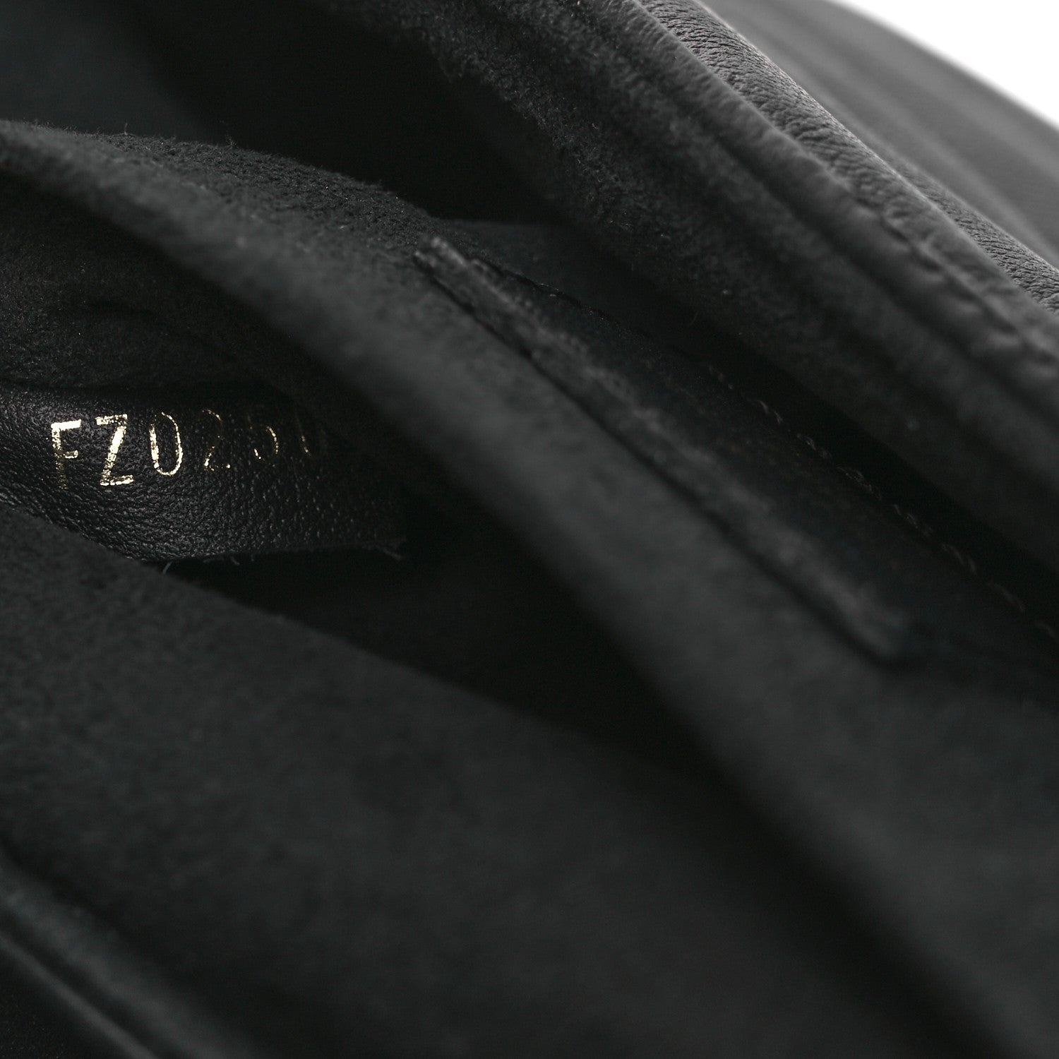 Calfskin New Wave Chain PM Black