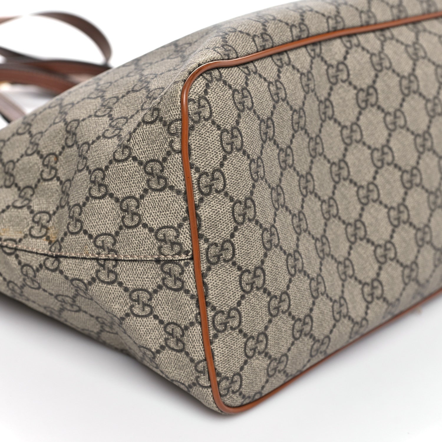 Soft GG Supreme Monogram Medium Crossbody Tote Beige Cuir