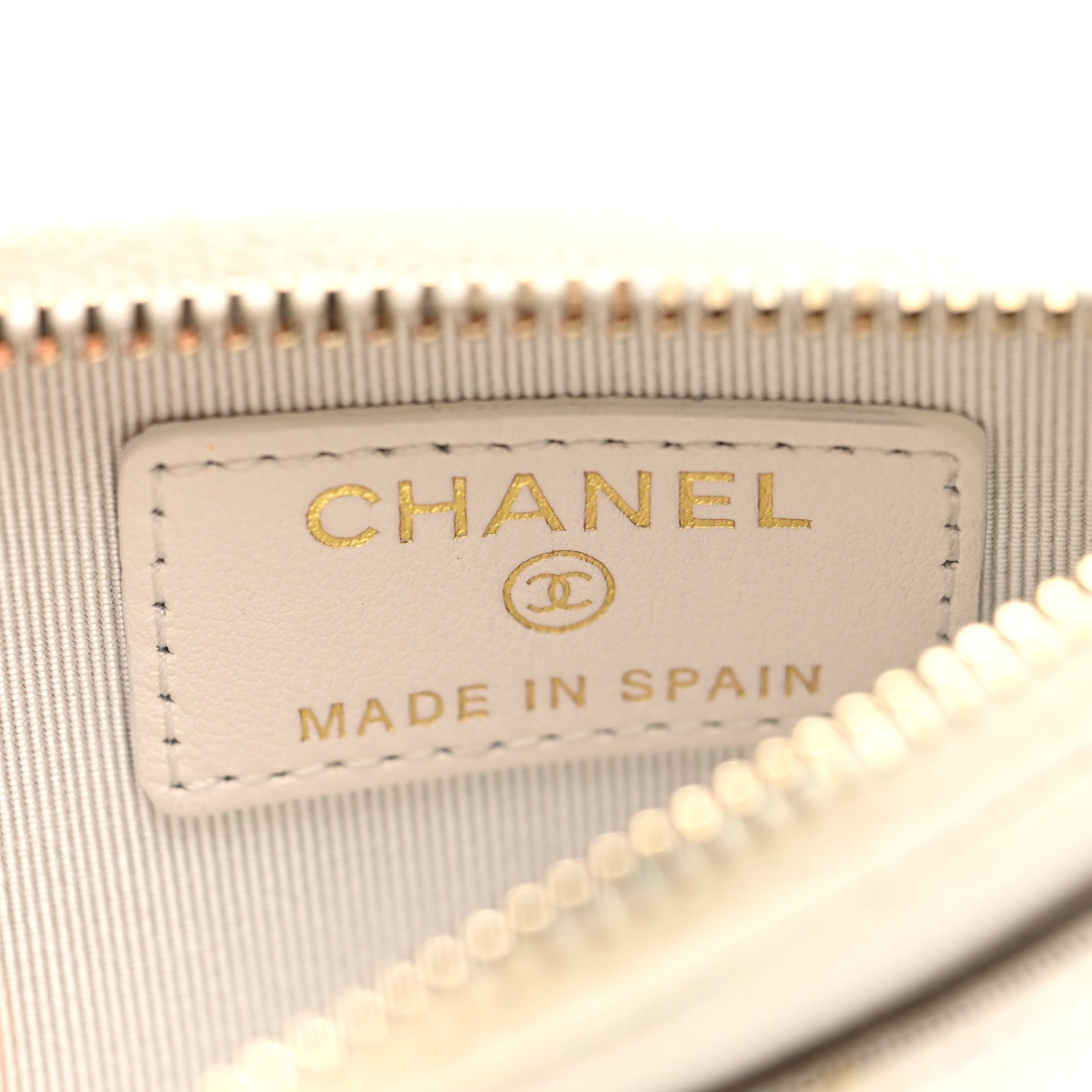 Caviar Quilted CC Zip Card Holder White