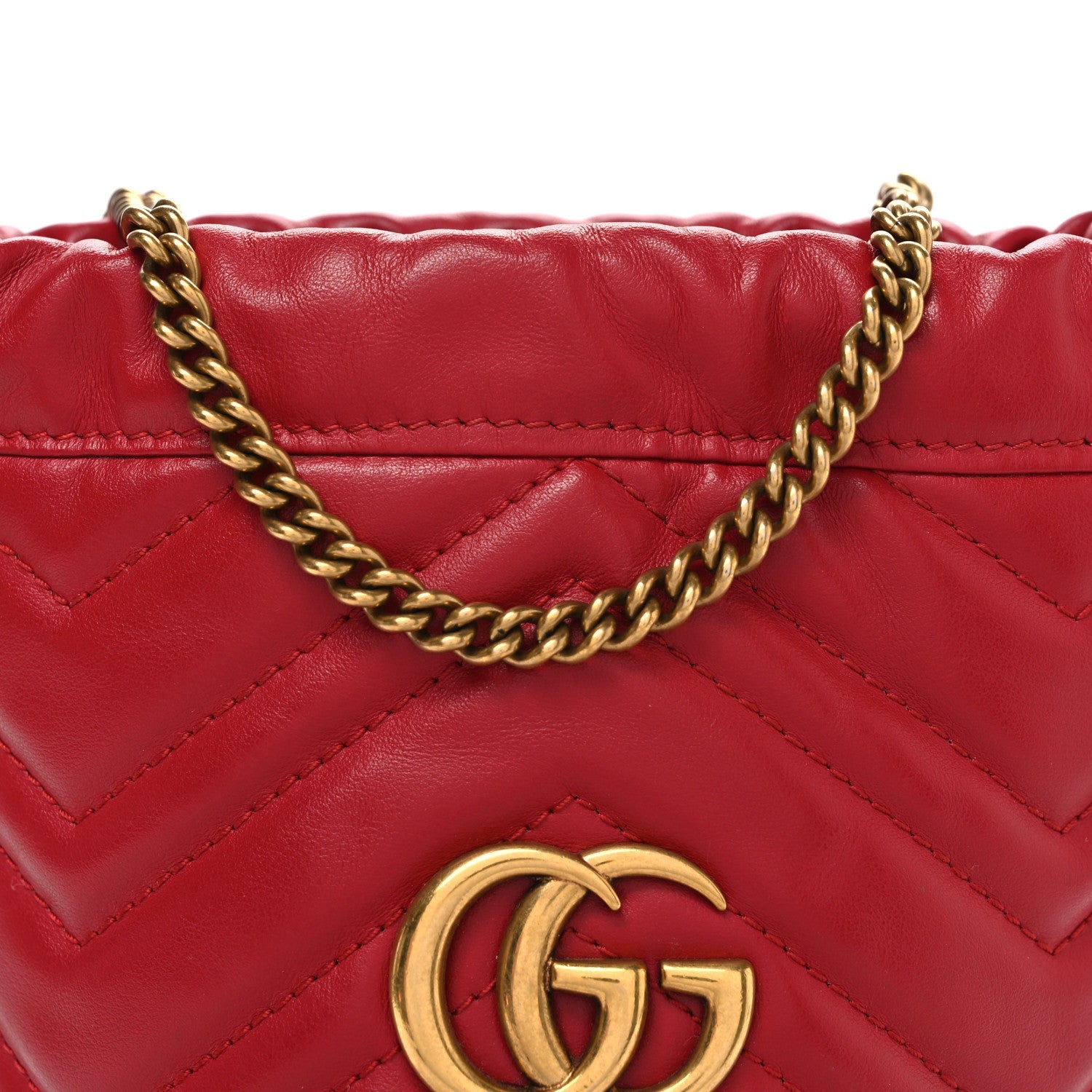 Calfskin Matelasse Mini GG Marmont 2.0 Bucket Bag Hibiscus Red