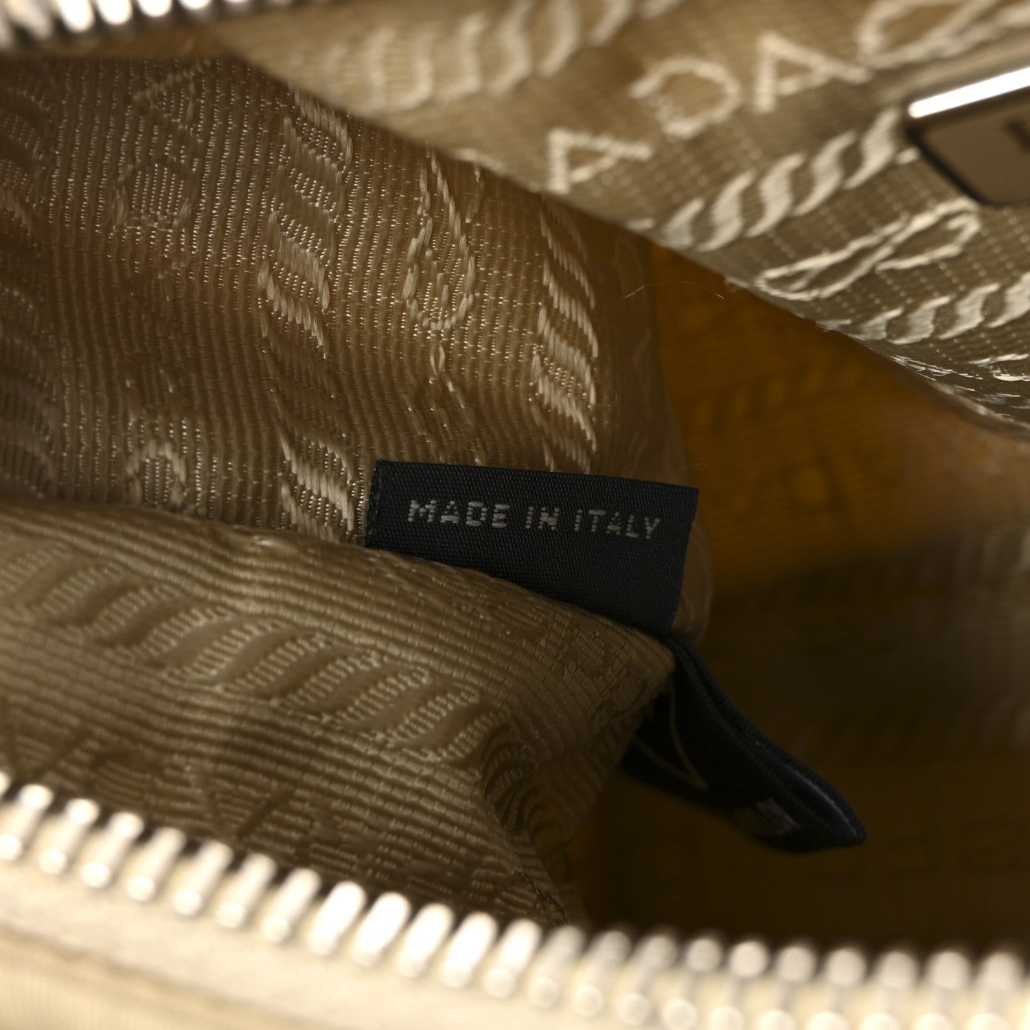 Re-Nylon Saffiano Re-Edition 2005 Shoulder Bag Deserto