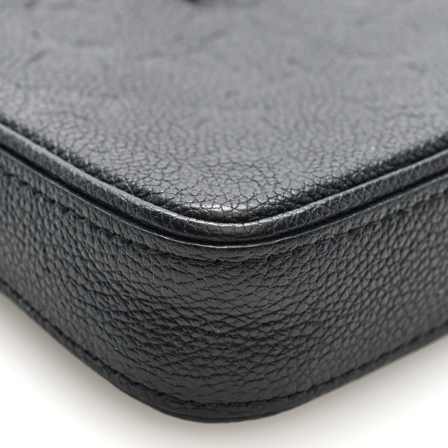 Empreinte Easy Pouch On Strap Black